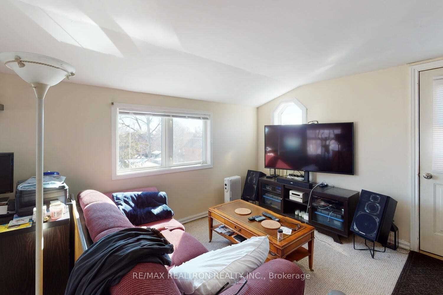 54 Ritson Road S Property Photo 16