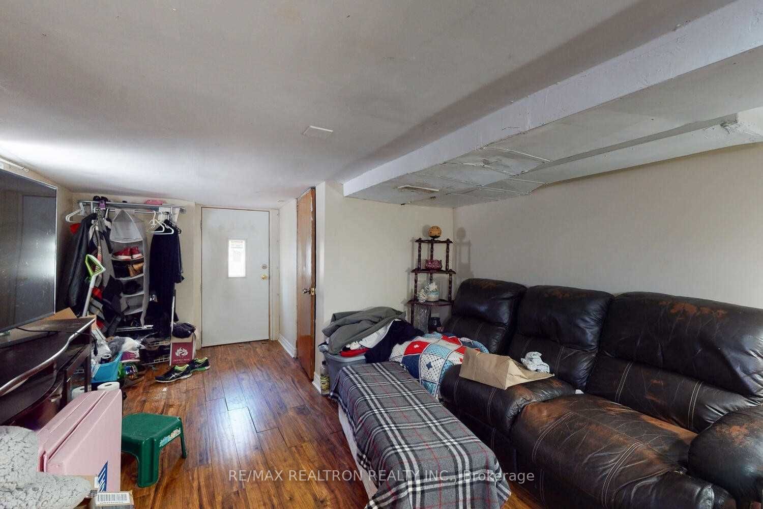 54 Ritson Road S Property Photo 17