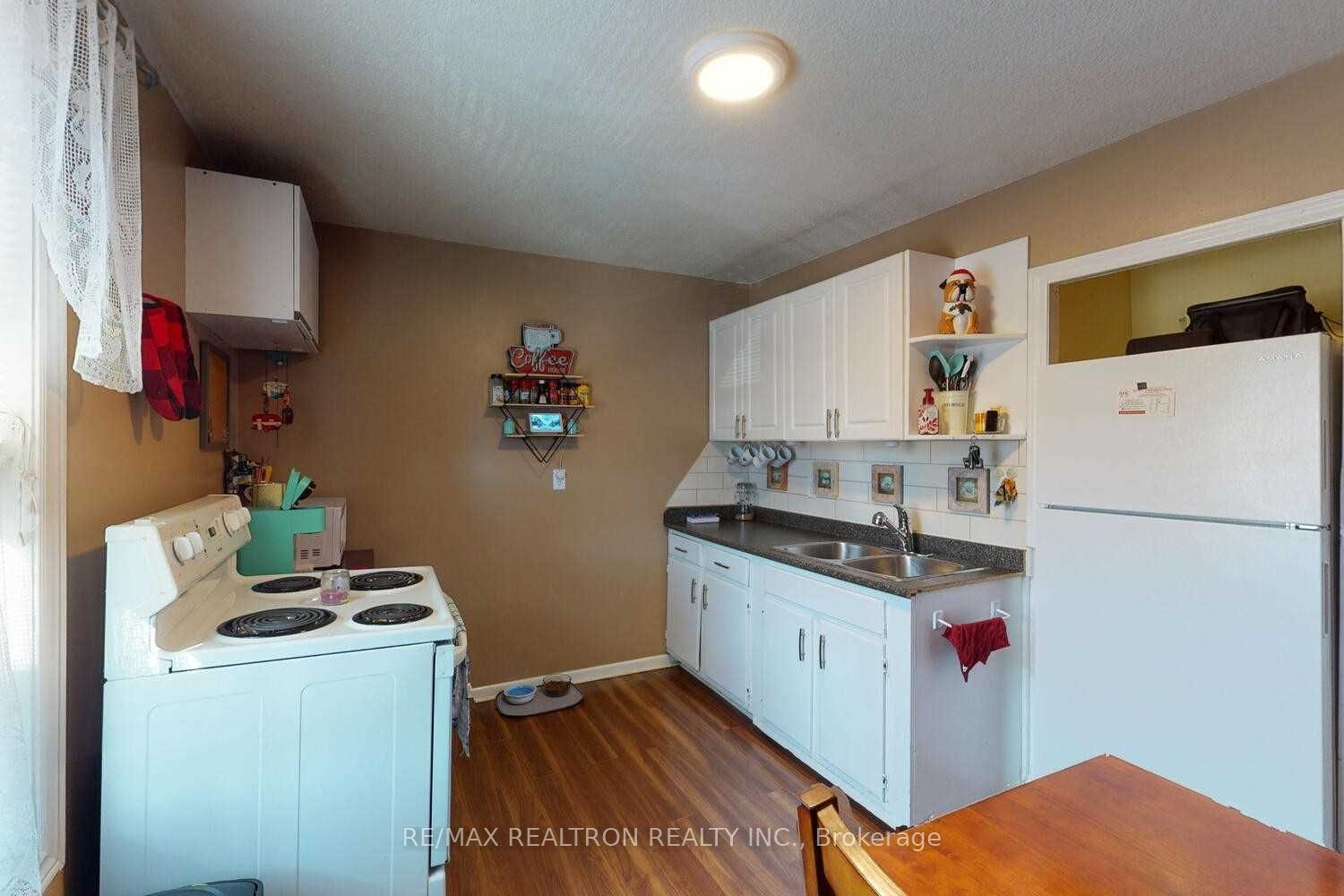 54 Ritson Road S Property Photo 19