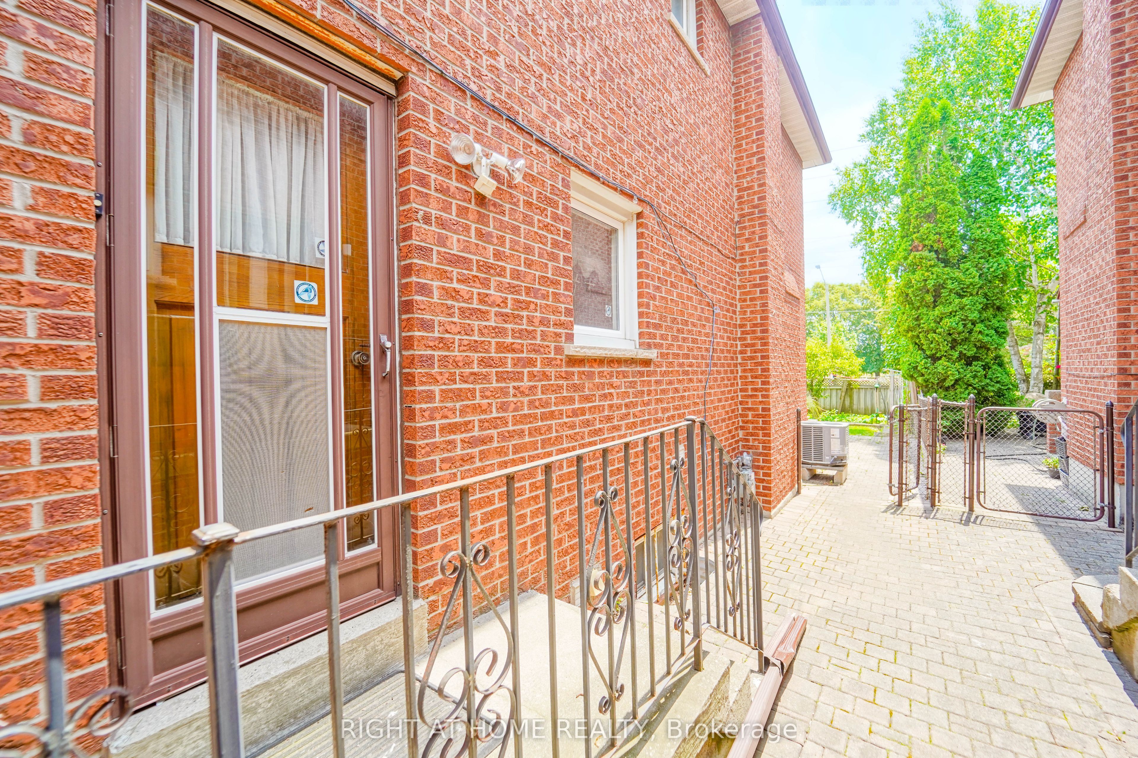 2 Lapworth Crescent Property Photo 35