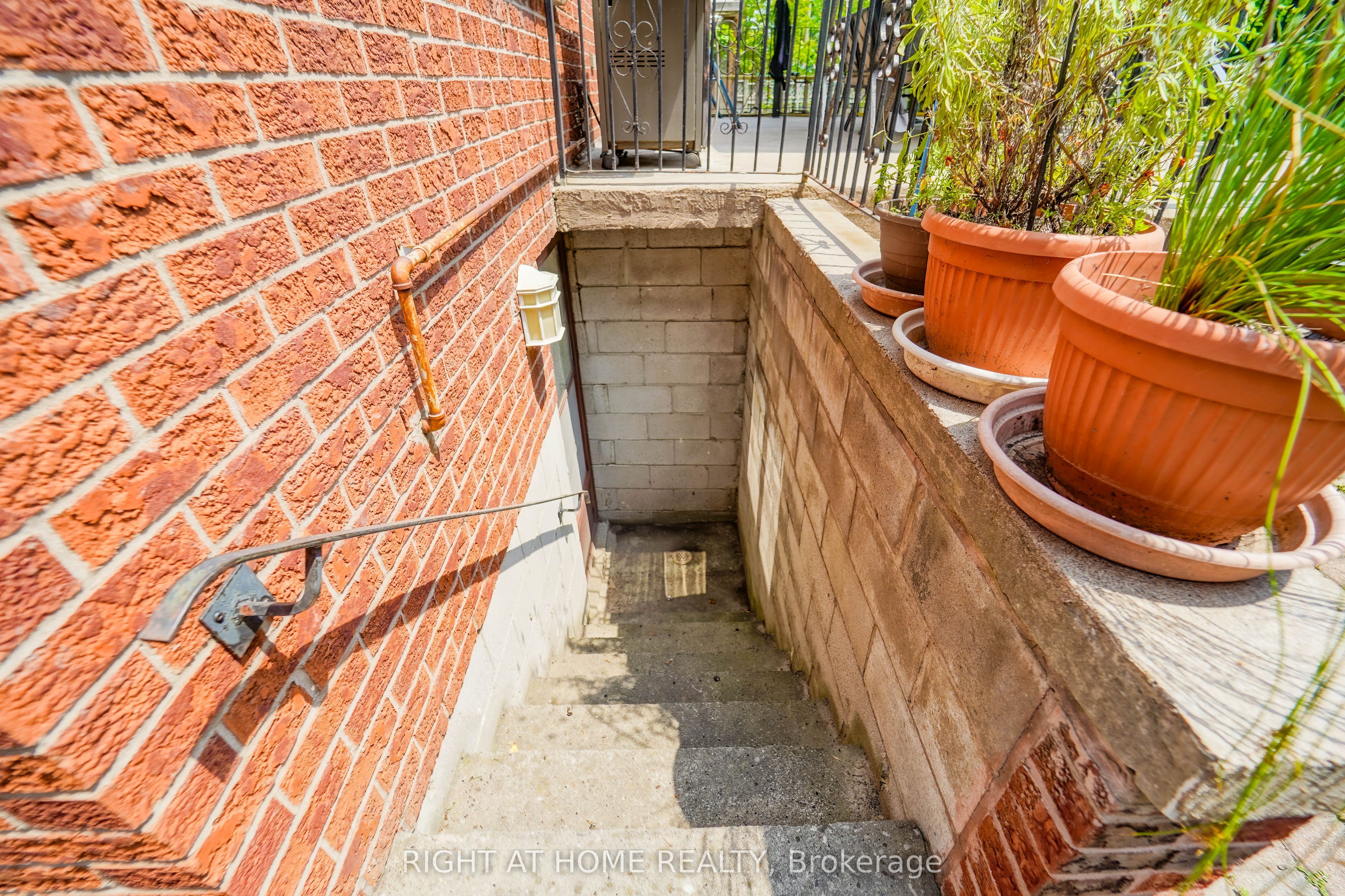2 Lapworth Crescent Property Photo 36