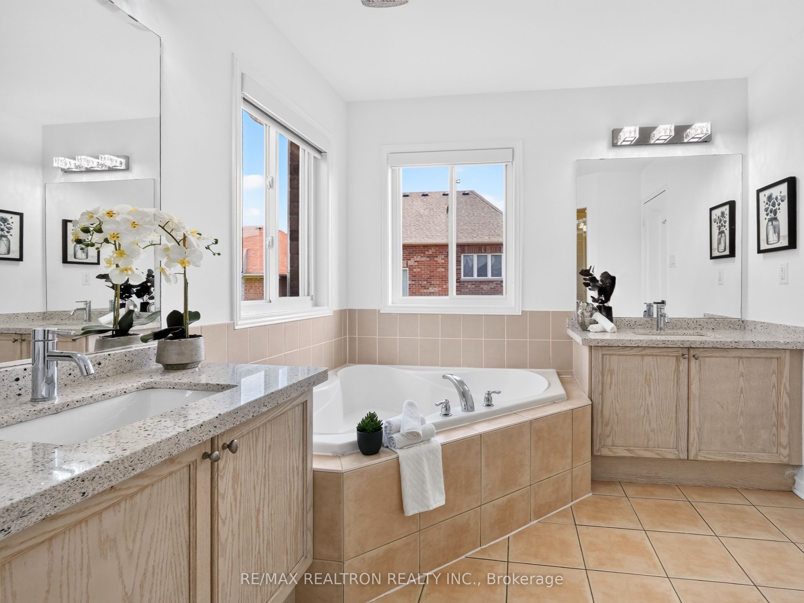 32 Whitlock Crescent Property Photo 16