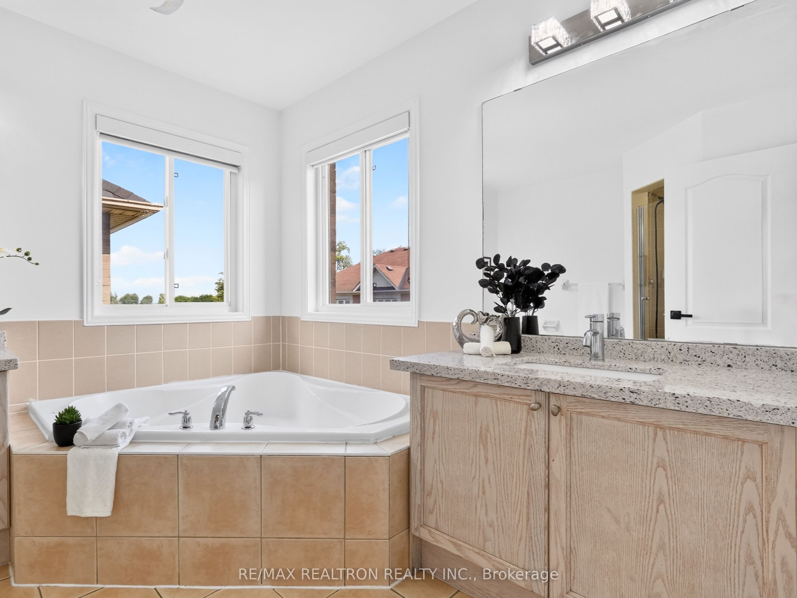 32 Whitlock Crescent Property Photo 17