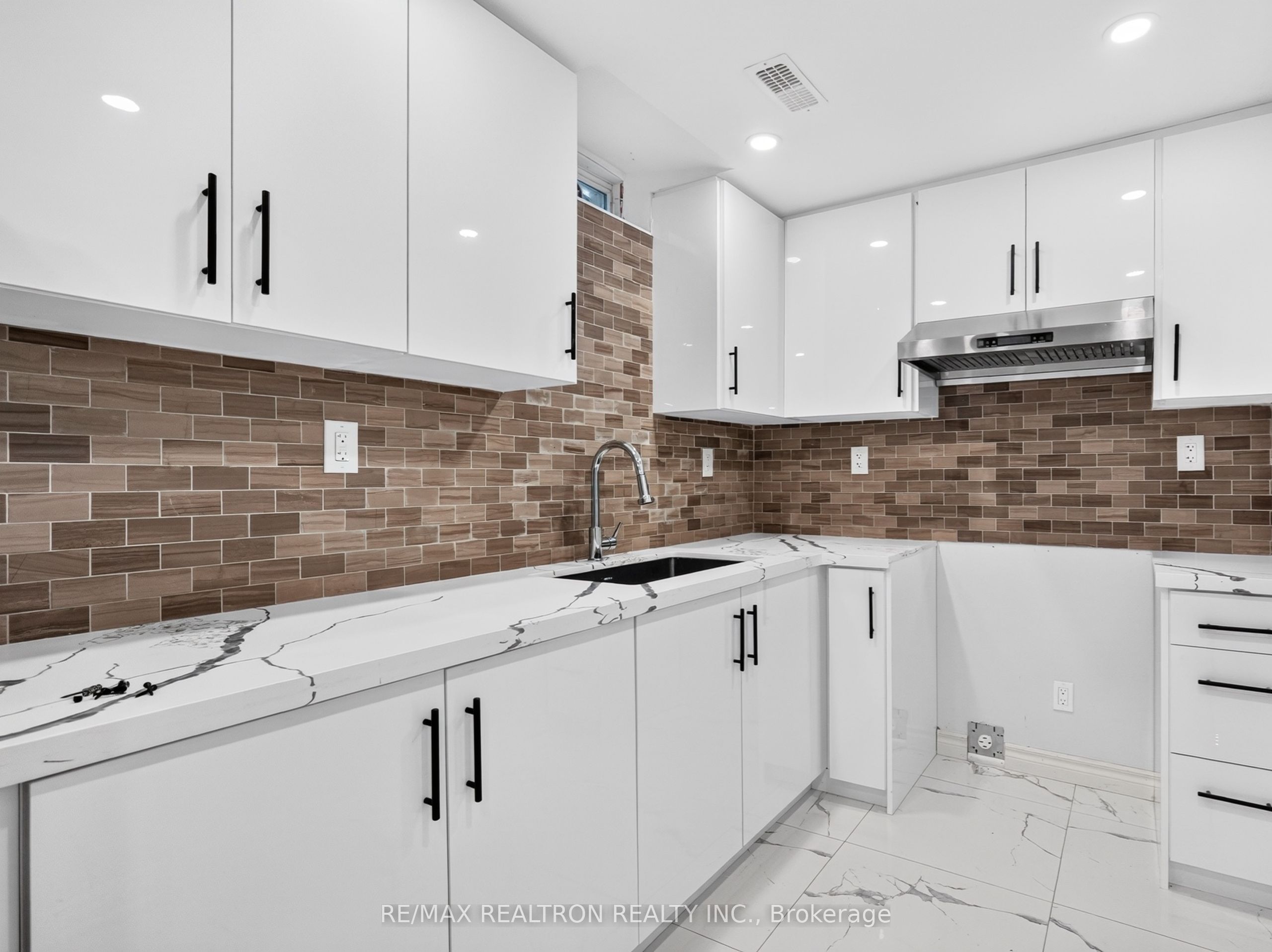 32 Whitlock Crescent Property Photo 40