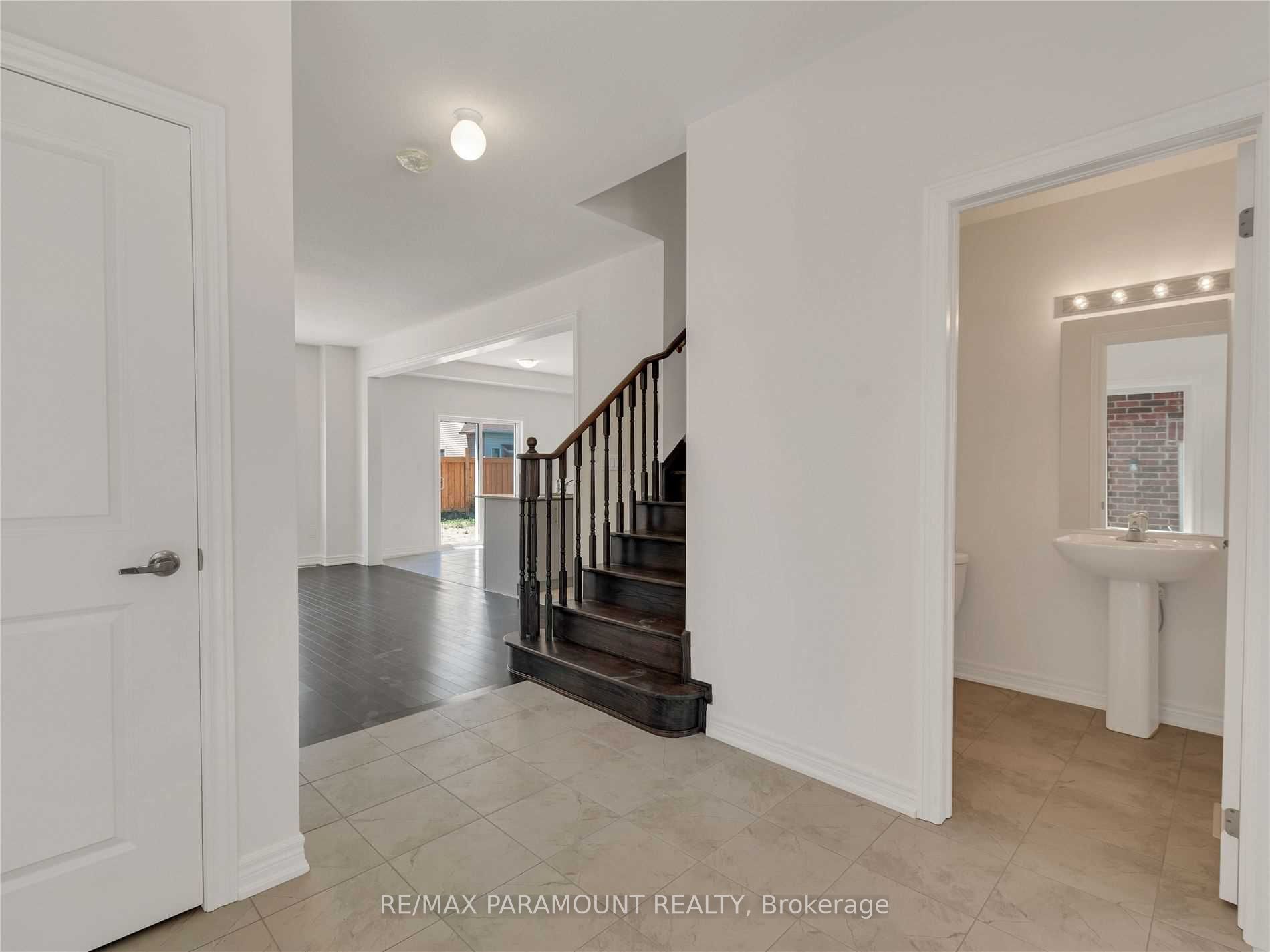 18 Tait Crescent Property Photo 8