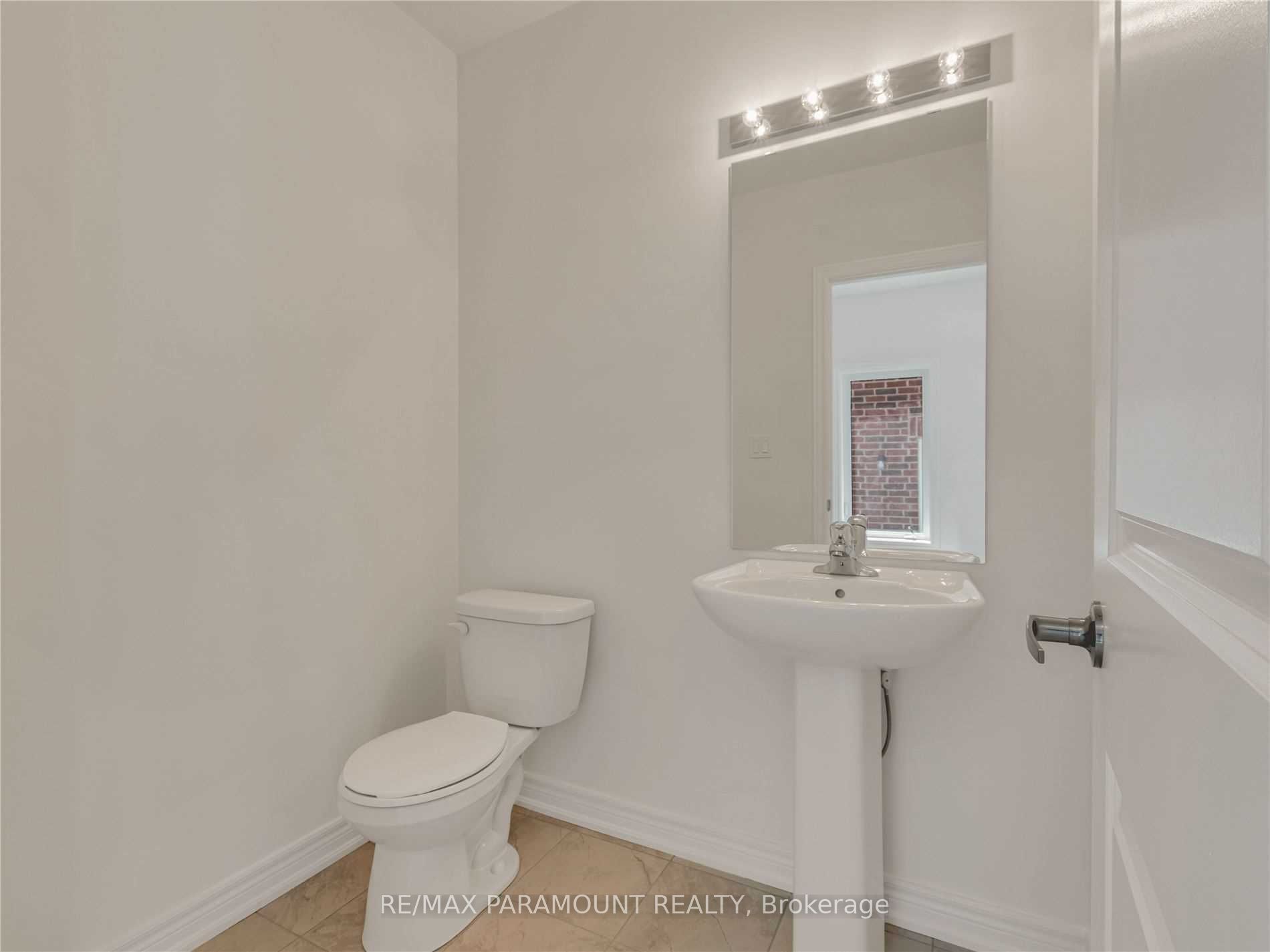 18 Tait Crescent Property Photo 10
