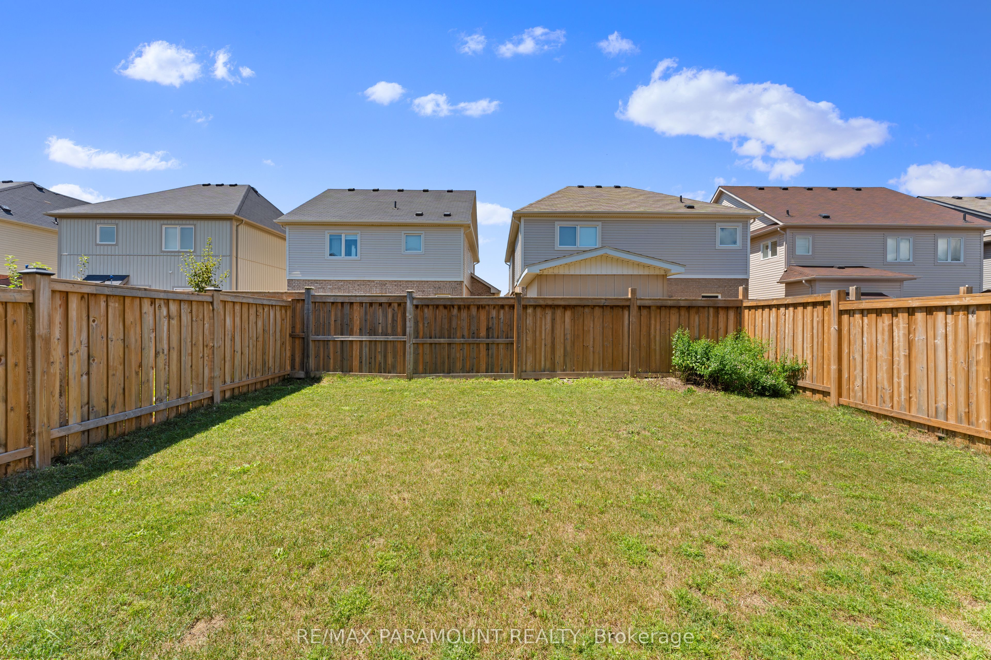 18 Tait Crescent Property Photo 32