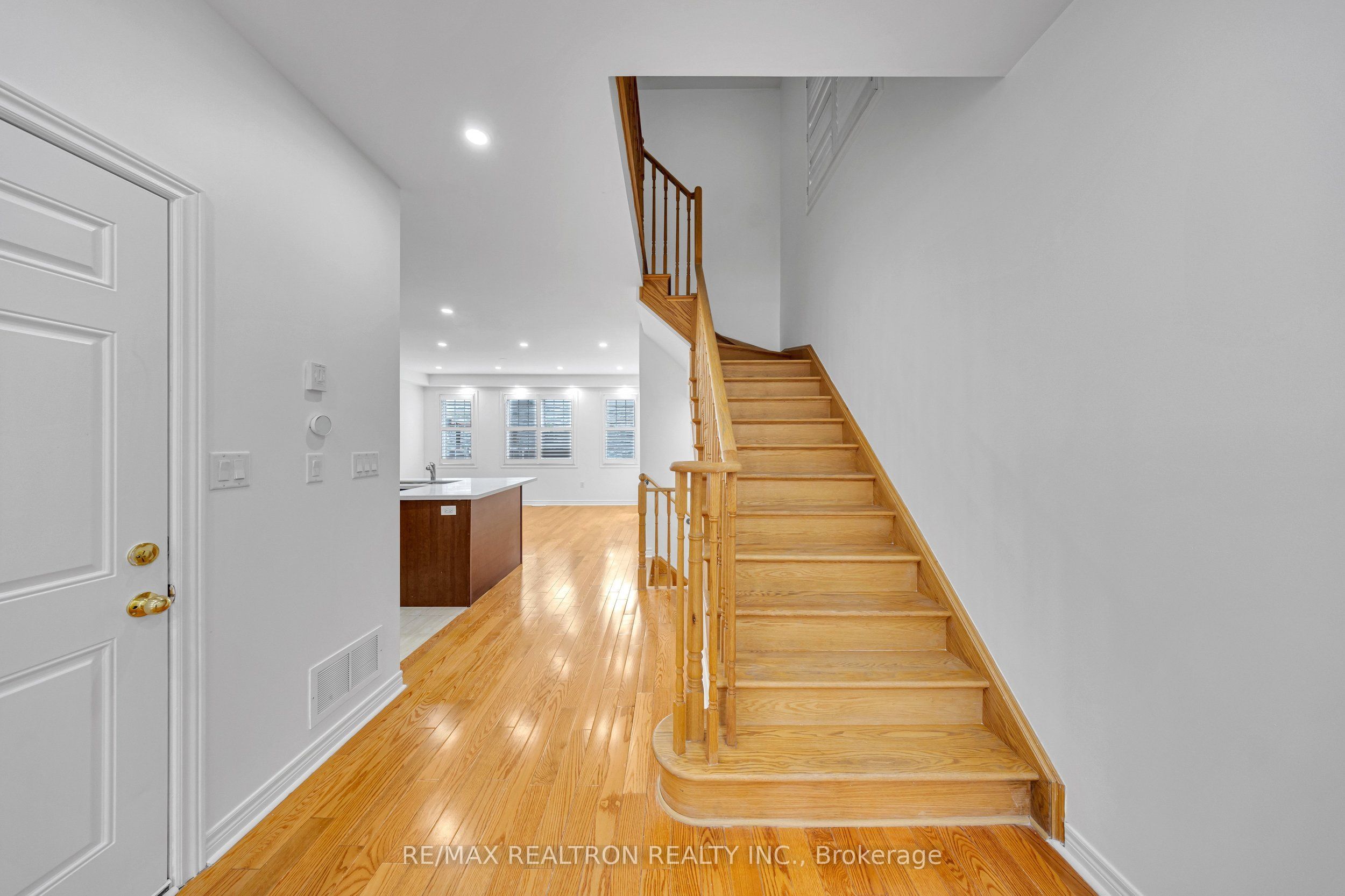 138 Angus Drive Property Photo 7