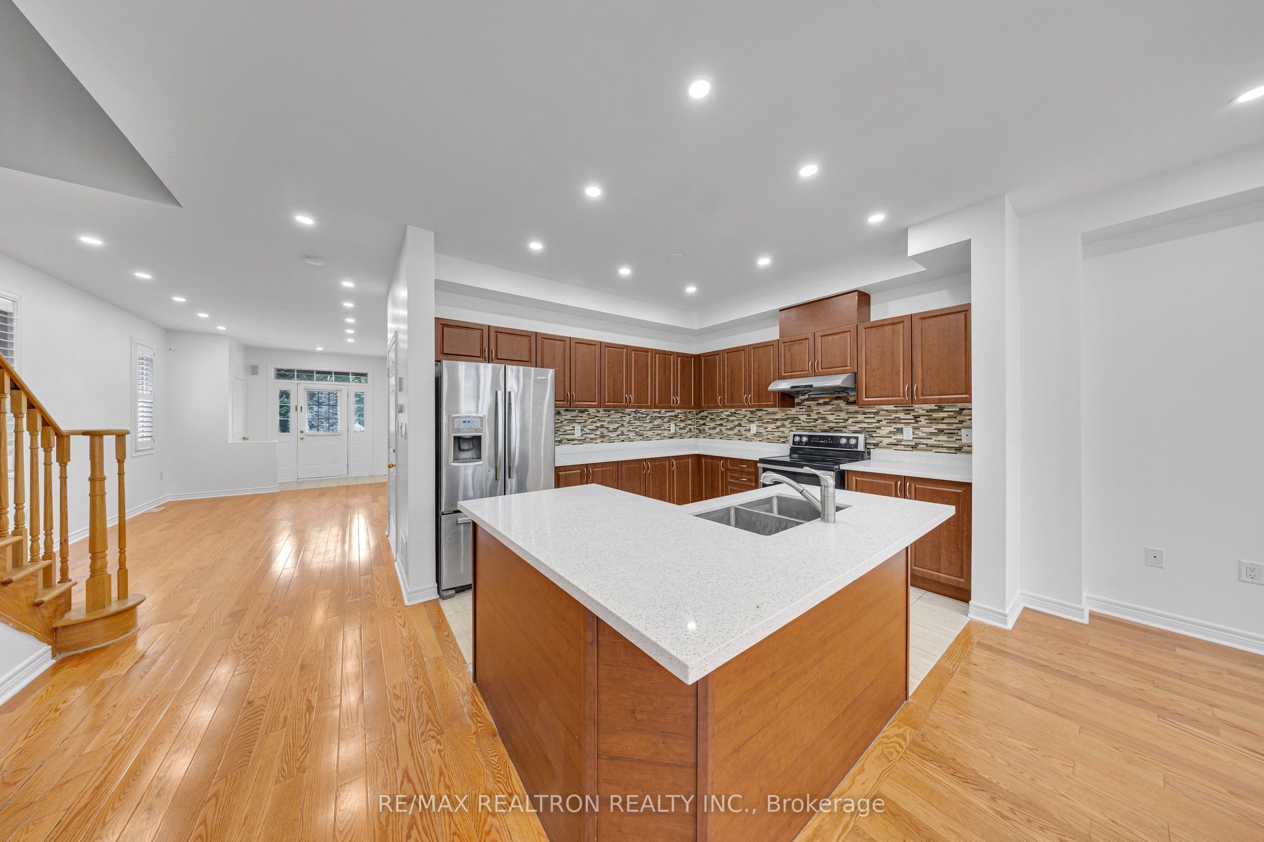 138 Angus Drive Property Photo 14