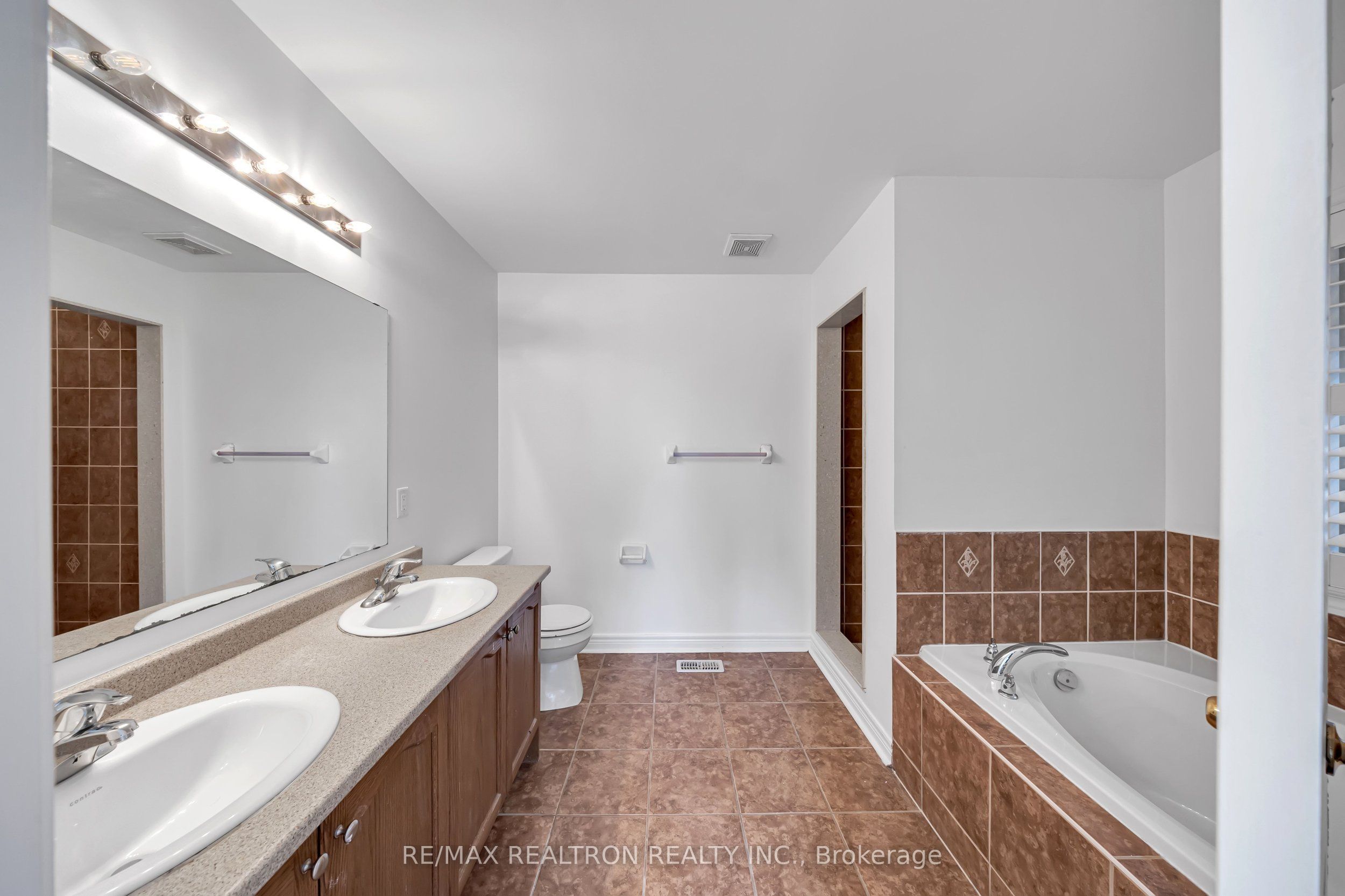 138 Angus Drive Property Photo 25