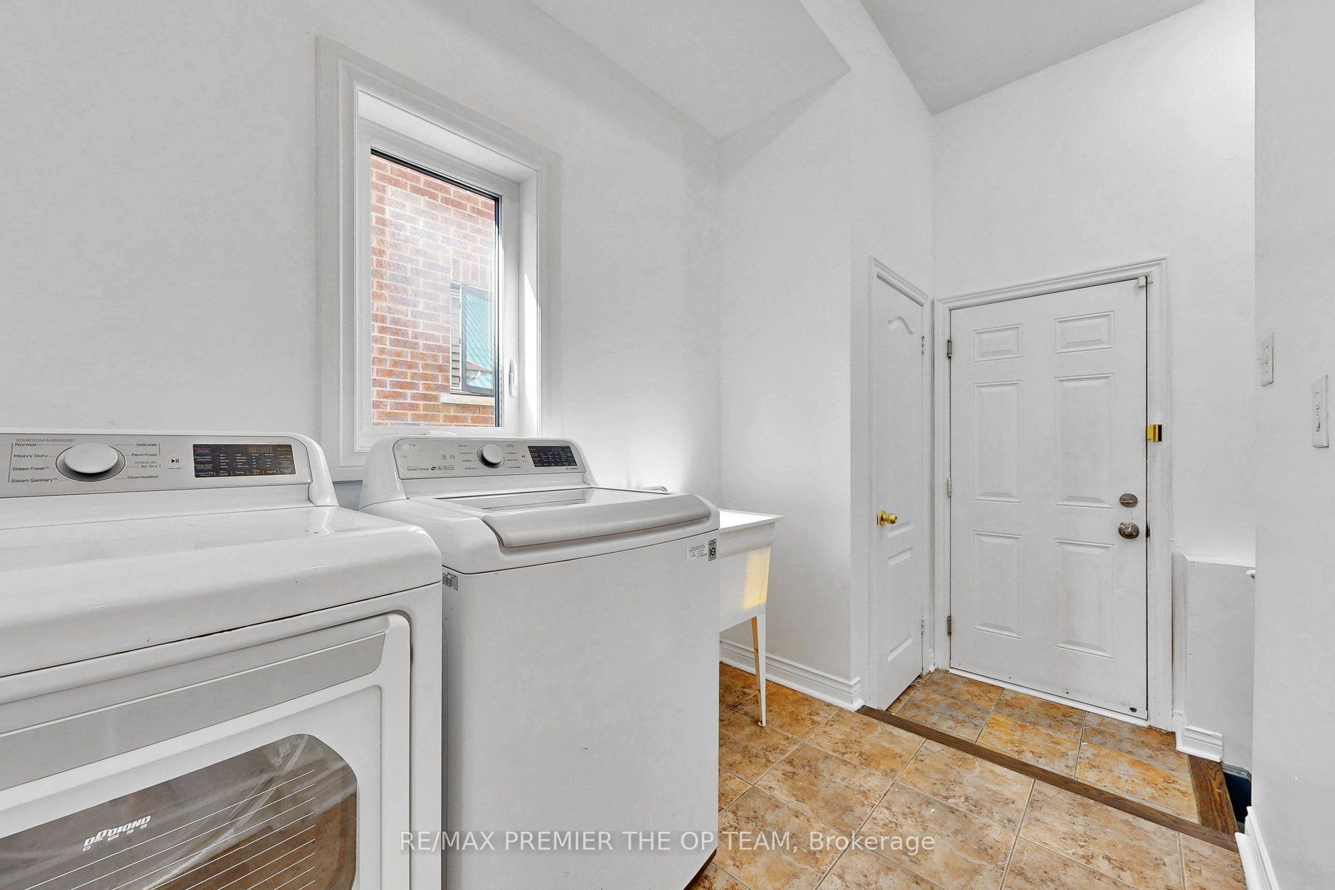59 Chatterson Street Property Photo 23