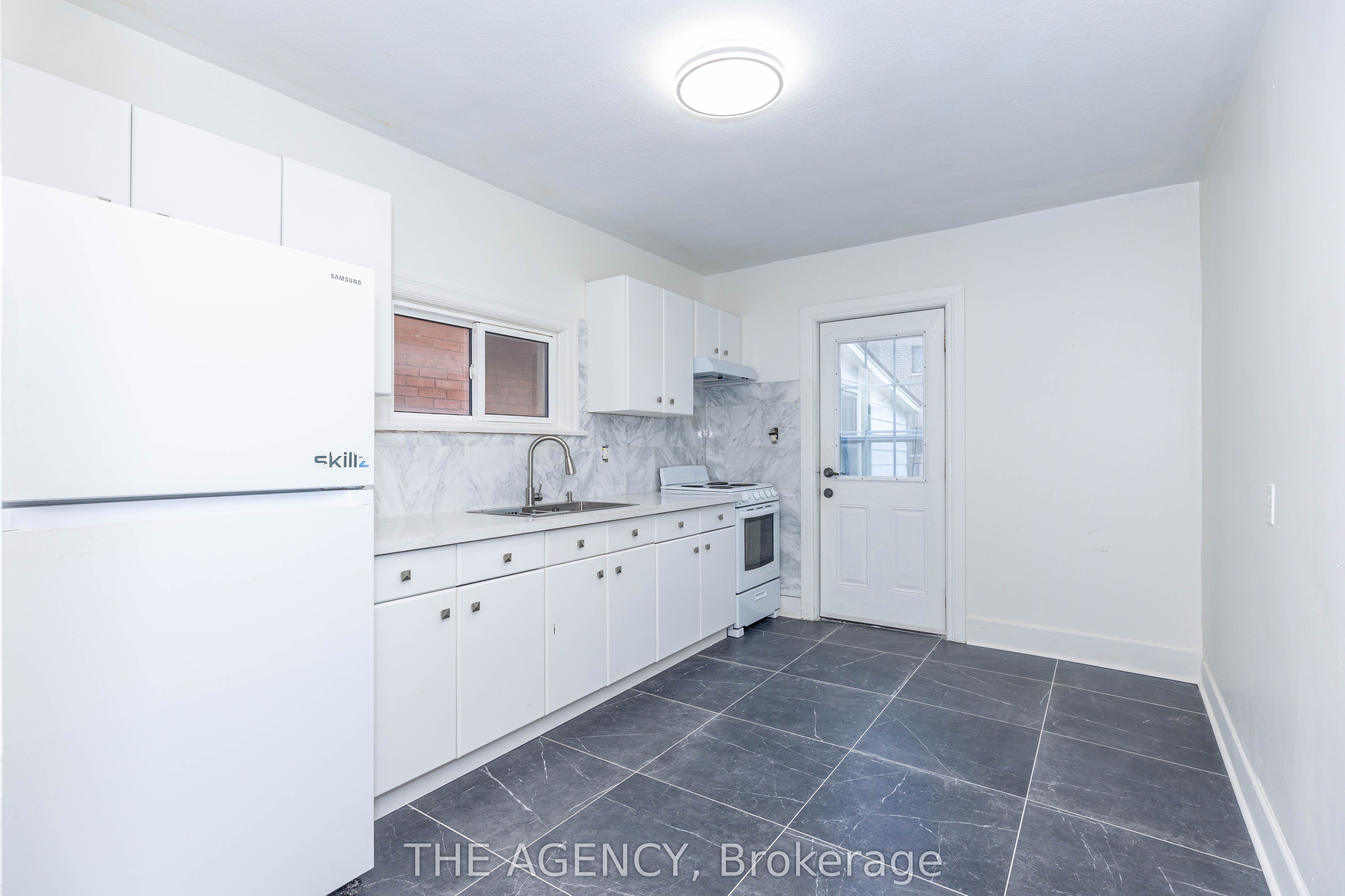63 Hogarth Street Property Photo 8