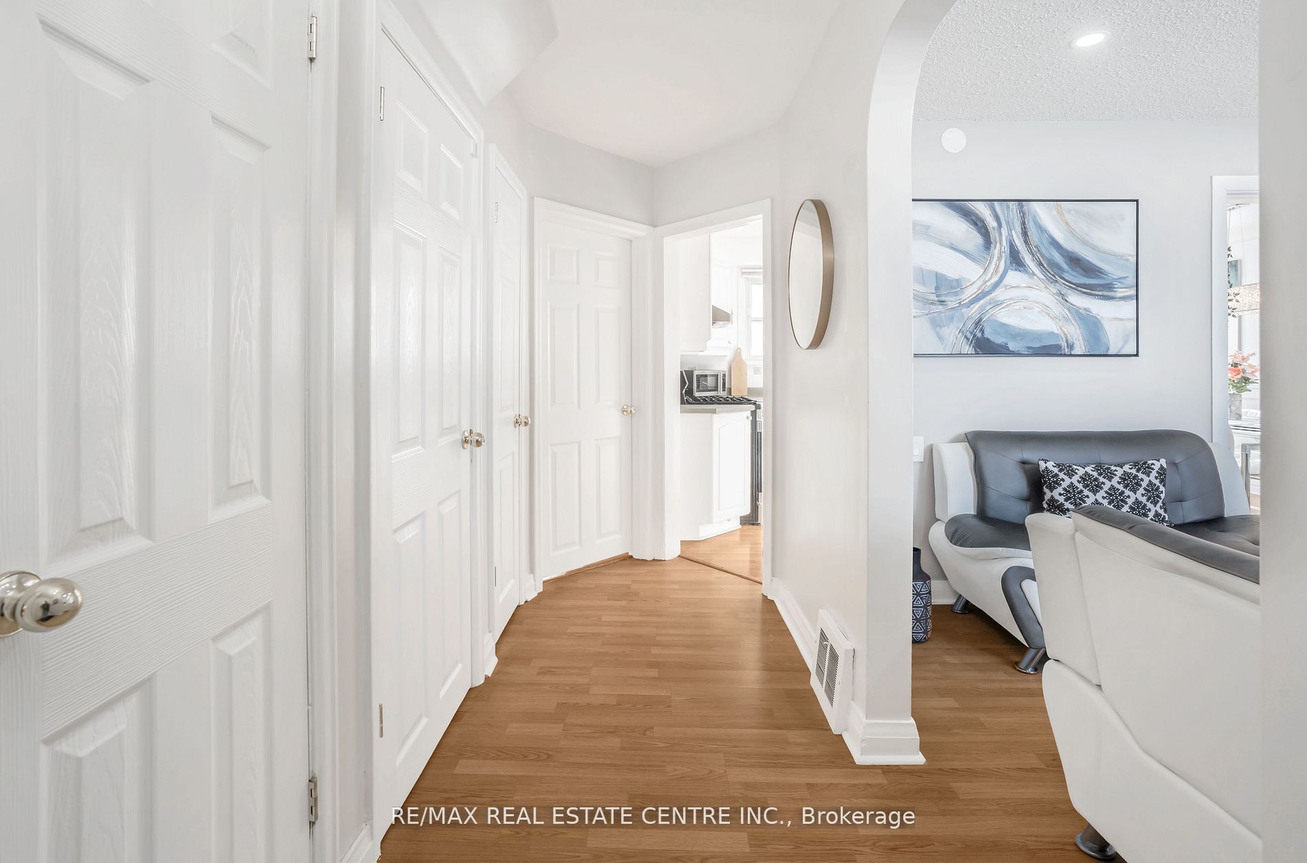 401 Elgin St Street E Property Photo 5