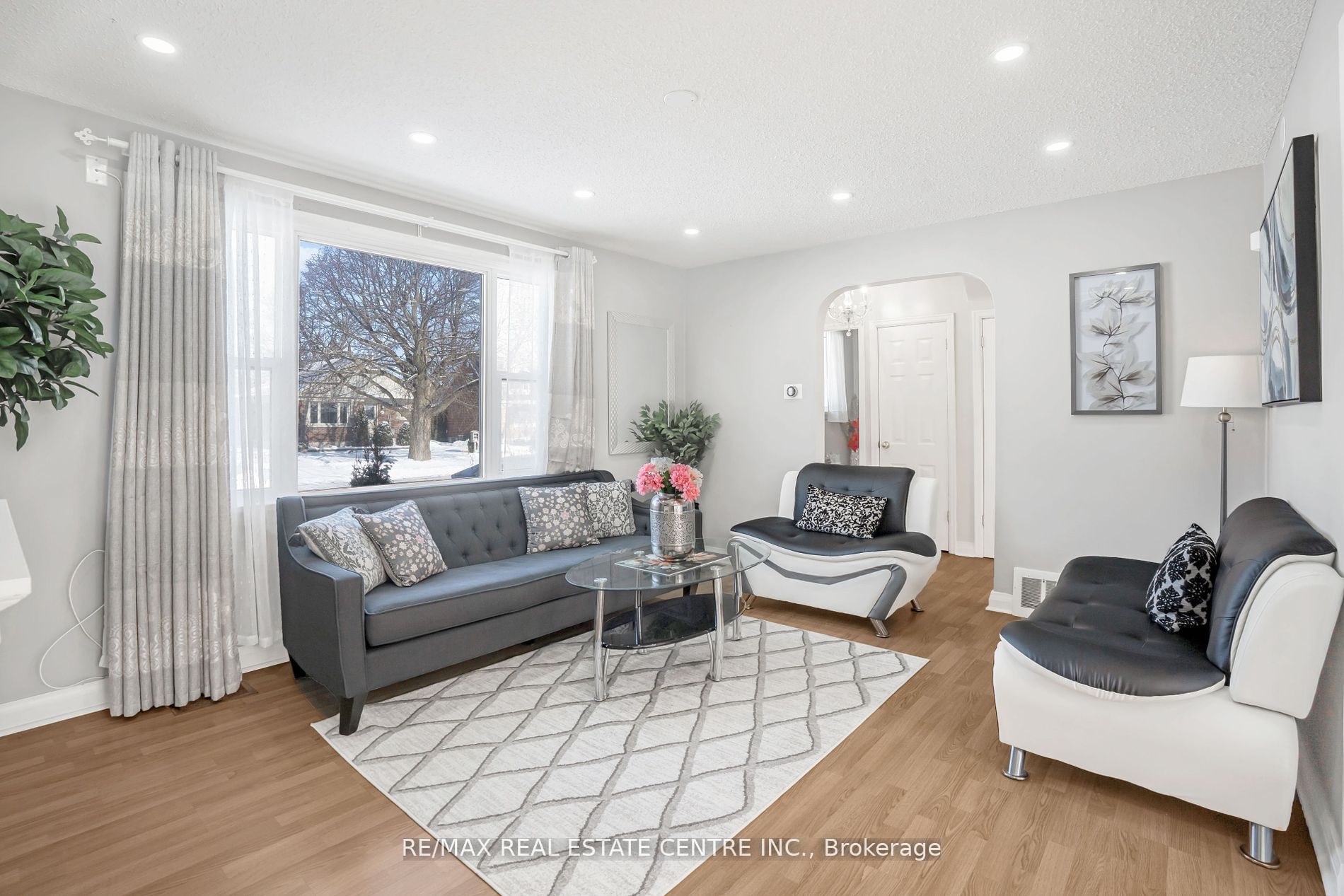 401 Elgin St Street E Property Photo 7