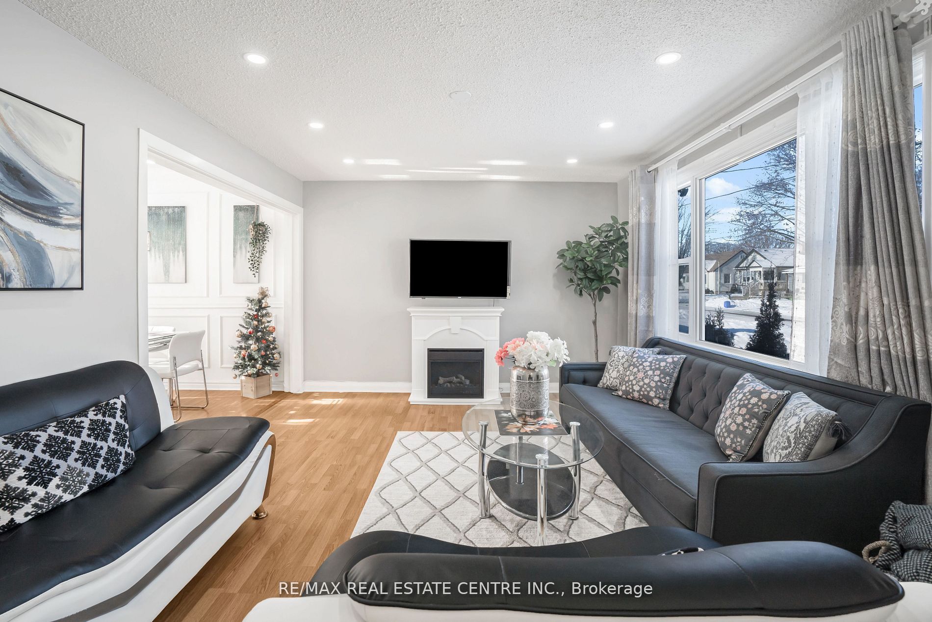 401 Elgin St Street E Property Photo 8