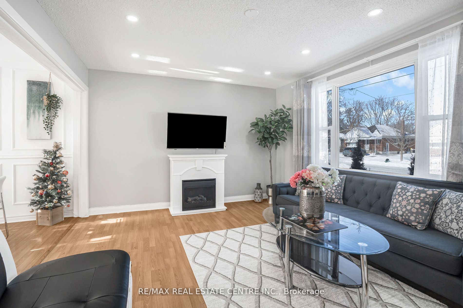 401 Elgin St Street E Property Photo 9