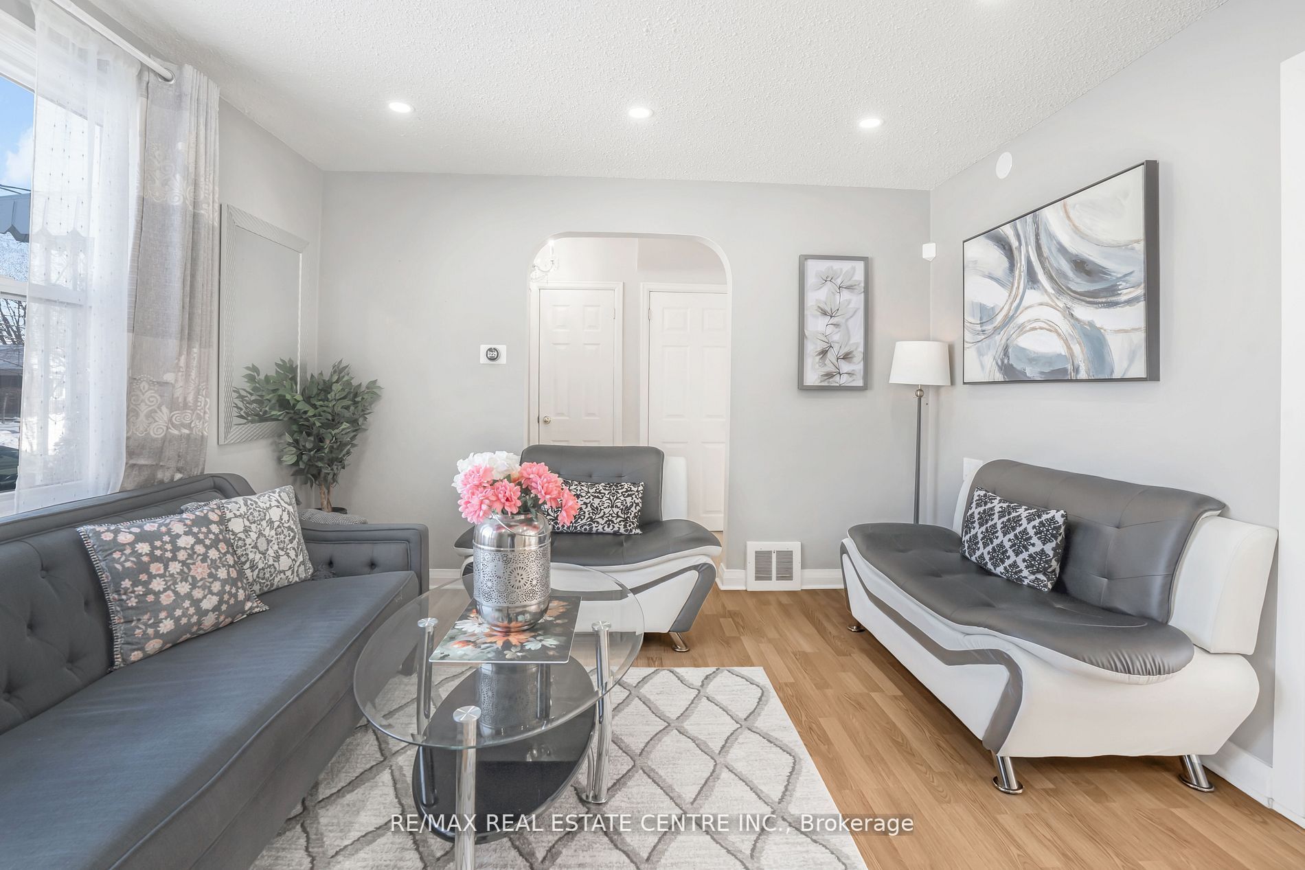 401 Elgin St Street E Property Photo 10