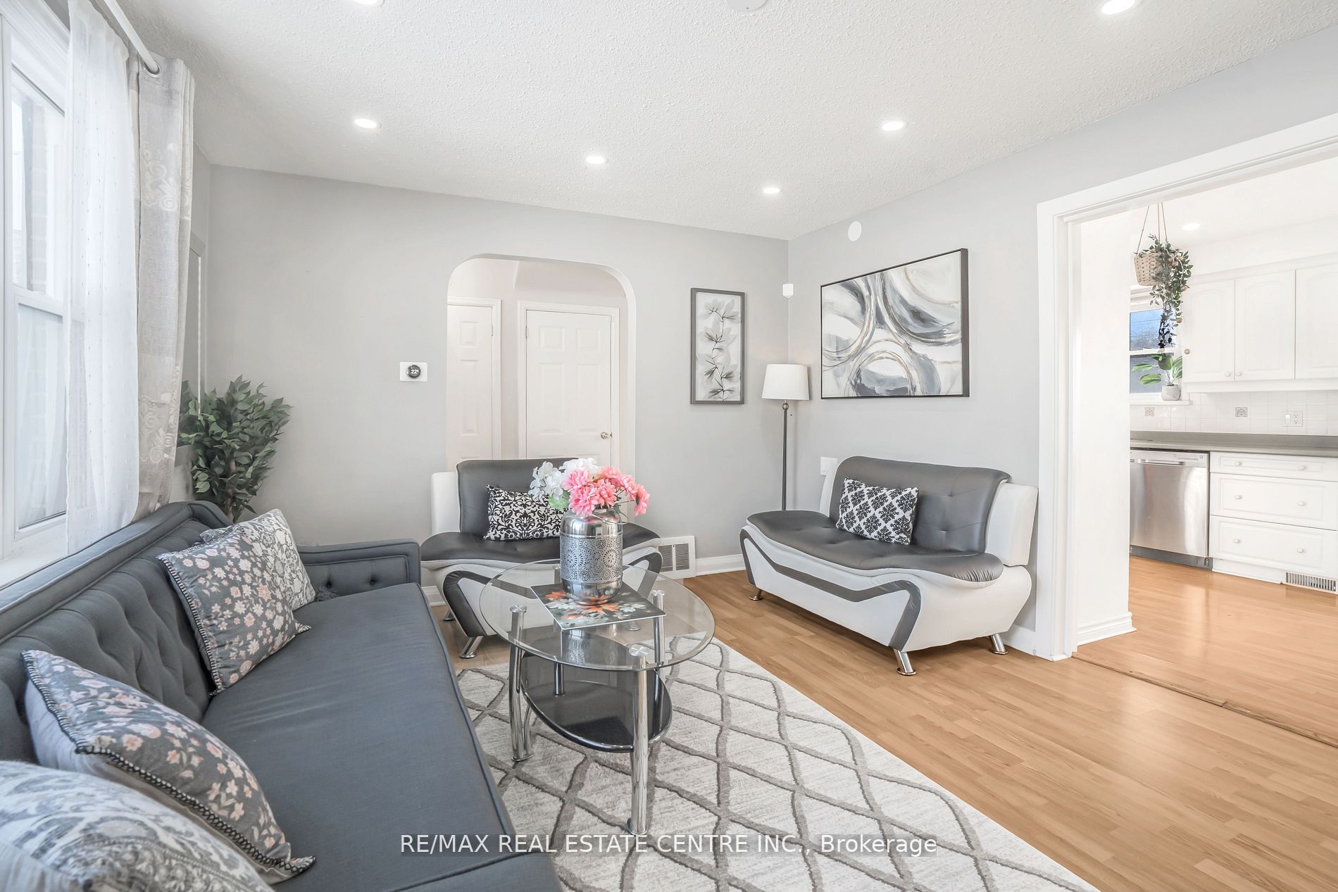 401 Elgin St Street E Property Photo 11
