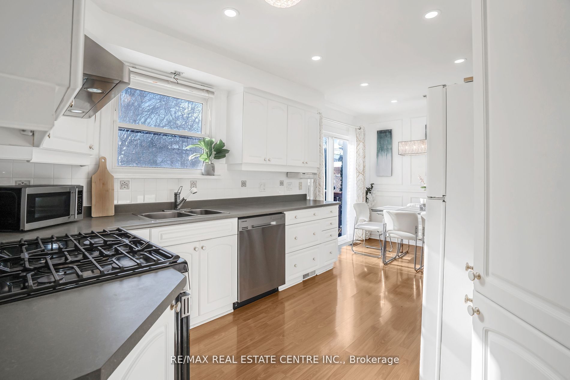 401 Elgin St Street E Property Photo 13