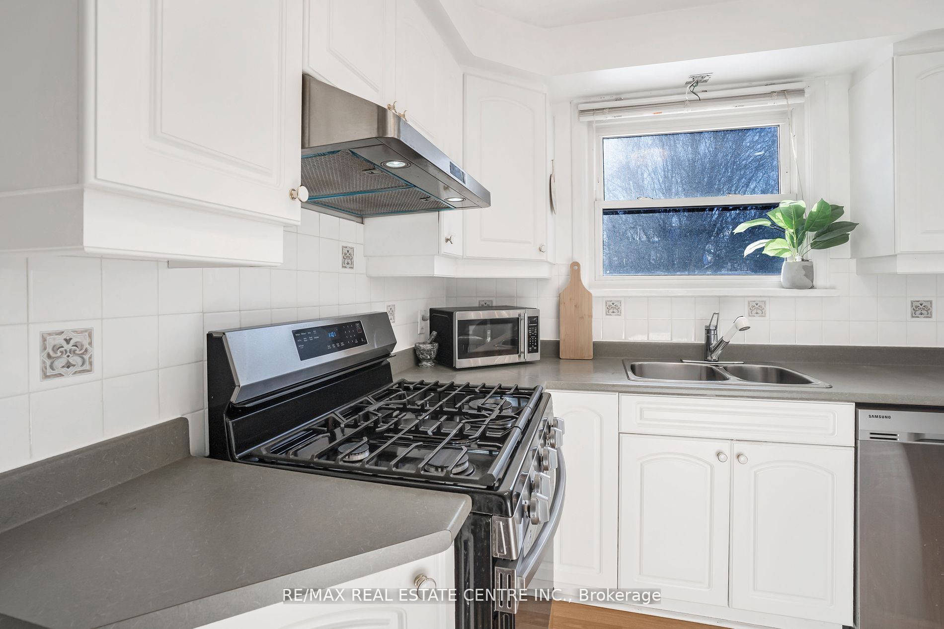 401 Elgin St Street E Property Photo 14