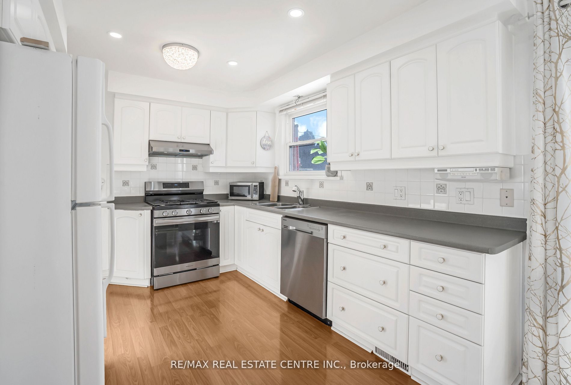 401 Elgin St Street E Property Photo 15