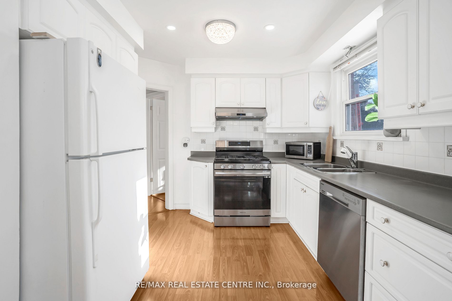 401 Elgin St Street E Property Photo 16