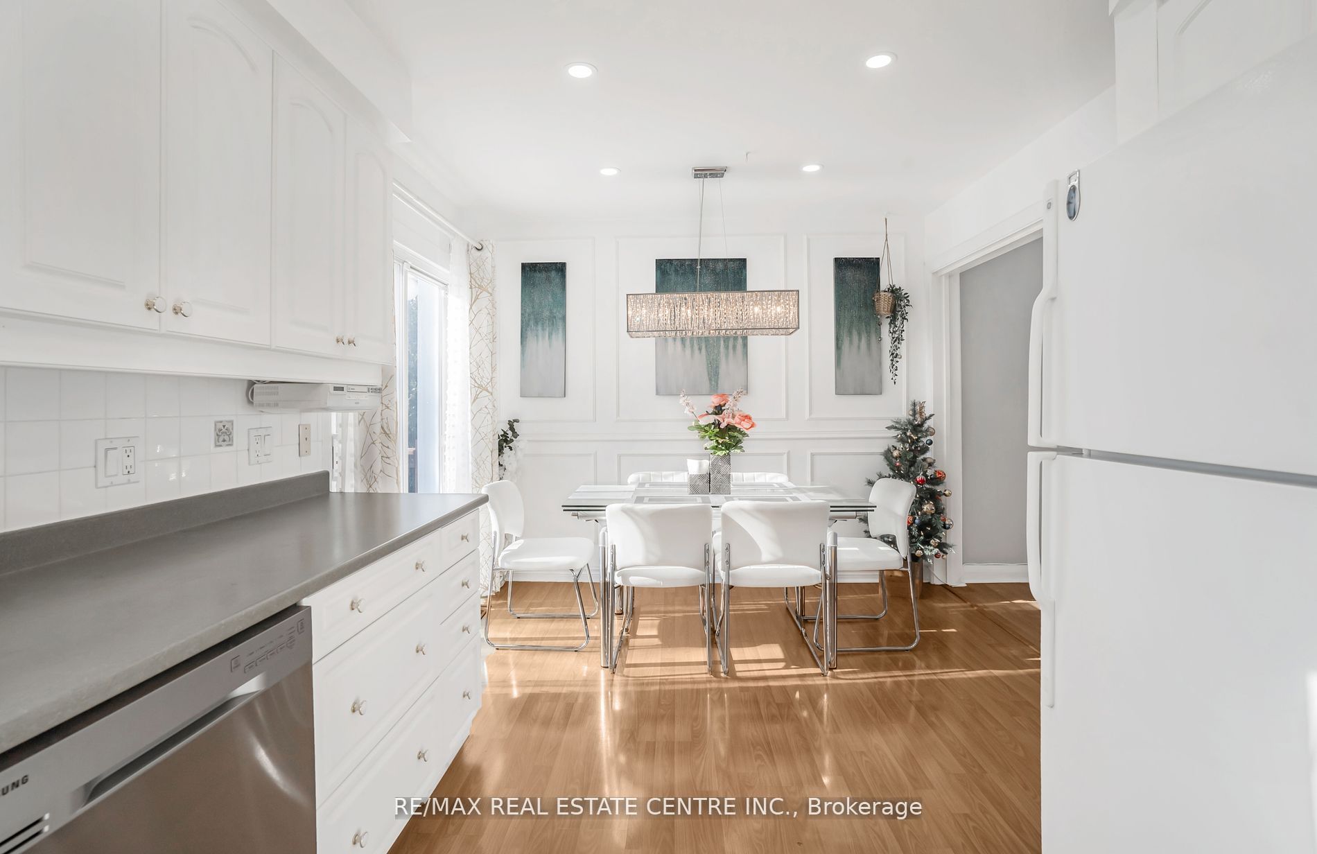 401 Elgin St Street E Property Photo 17