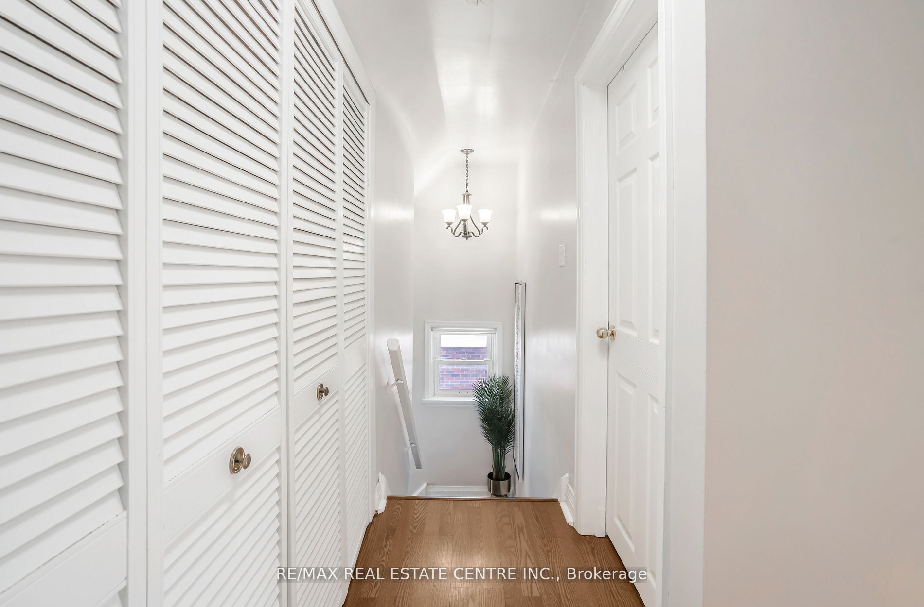 401 Elgin St Street E Property Photo 20