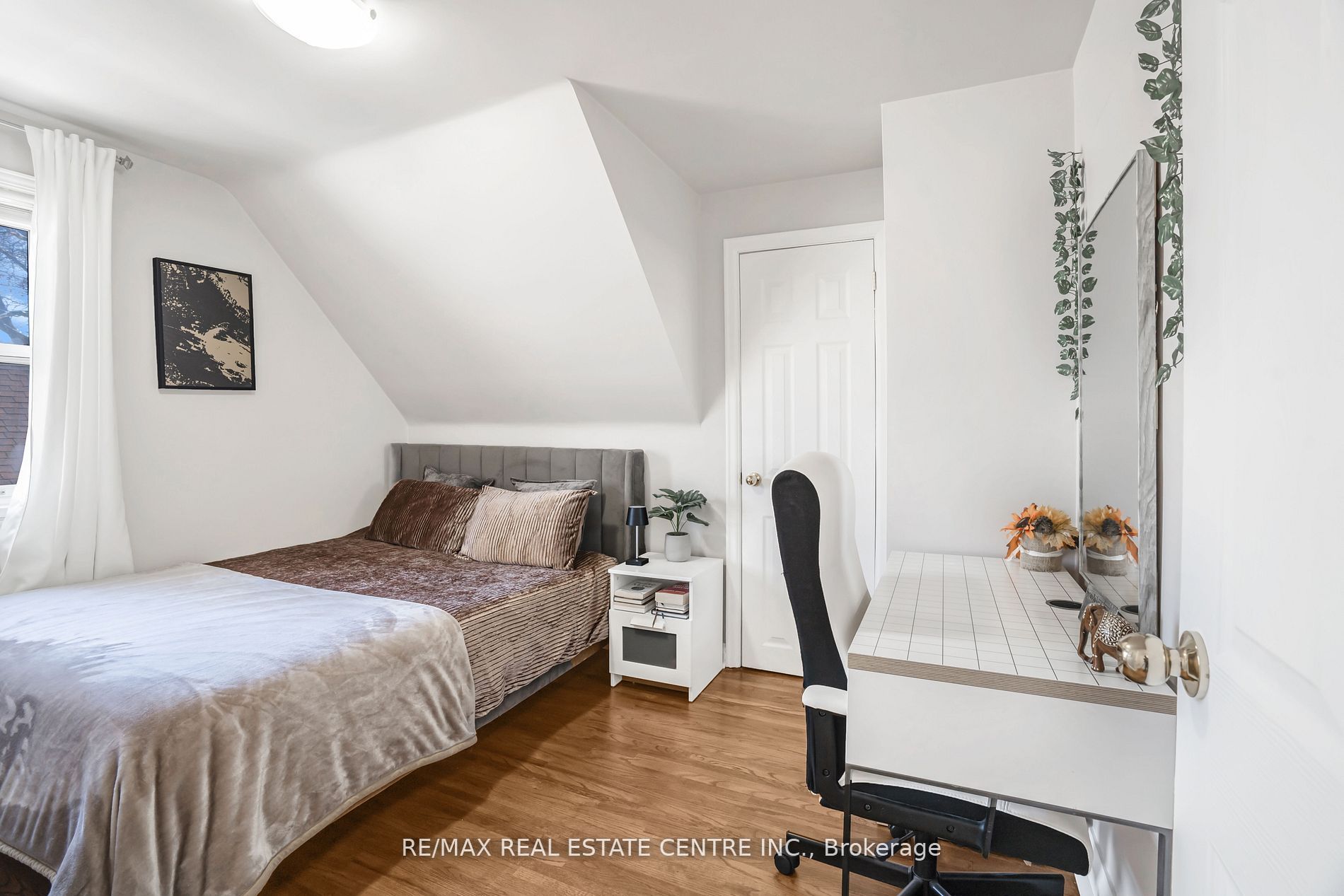 401 Elgin St Street E Property Photo 25