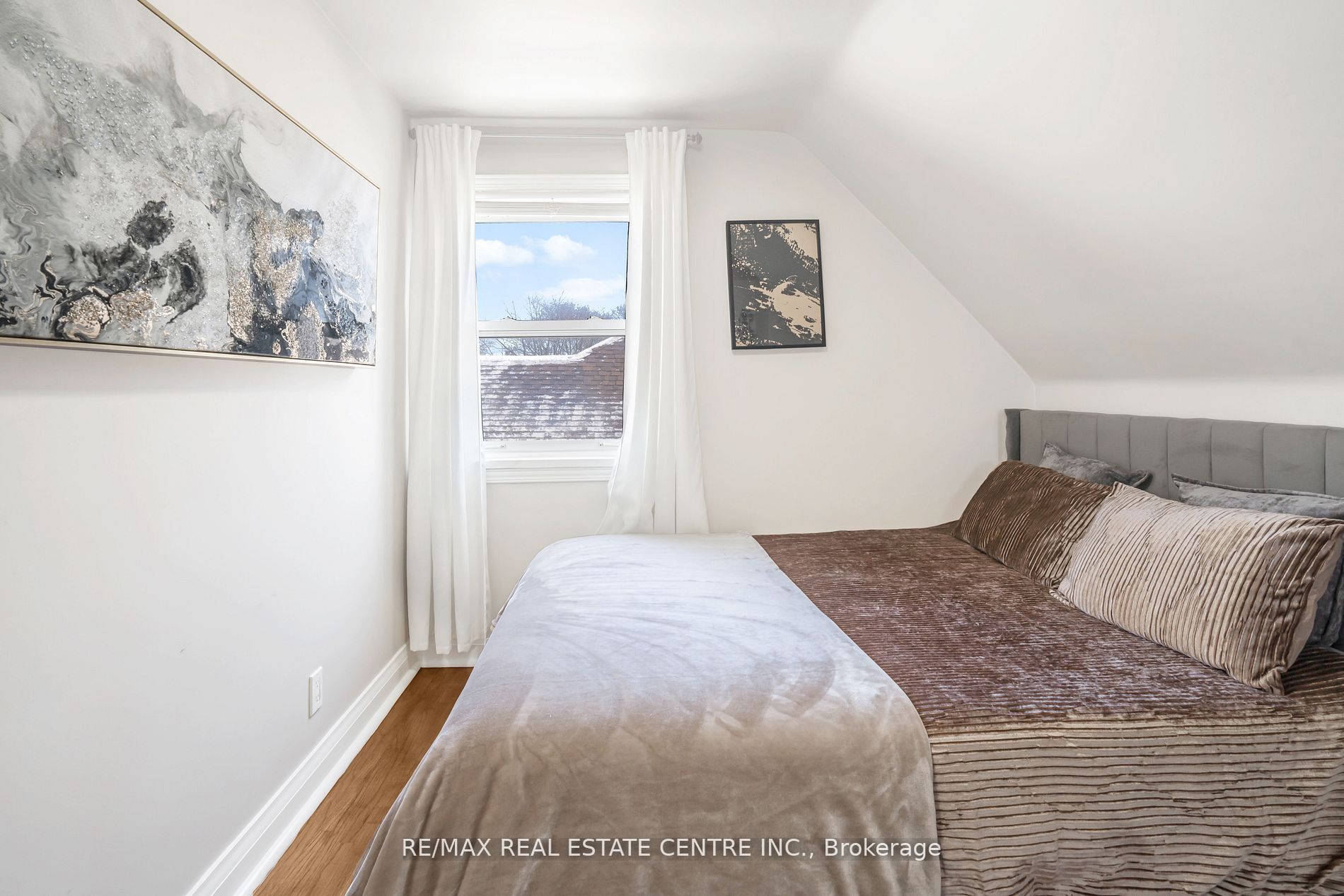 401 Elgin St Street E Property Photo 26