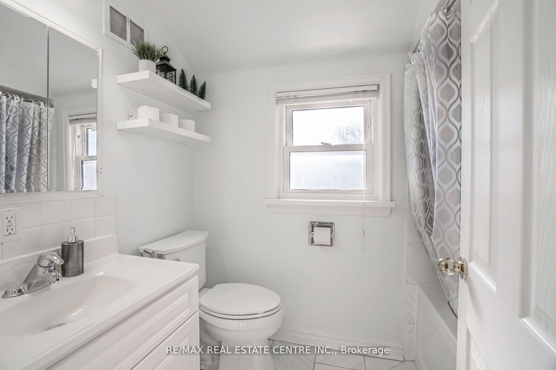 401 Elgin St Street E Property Photo 27