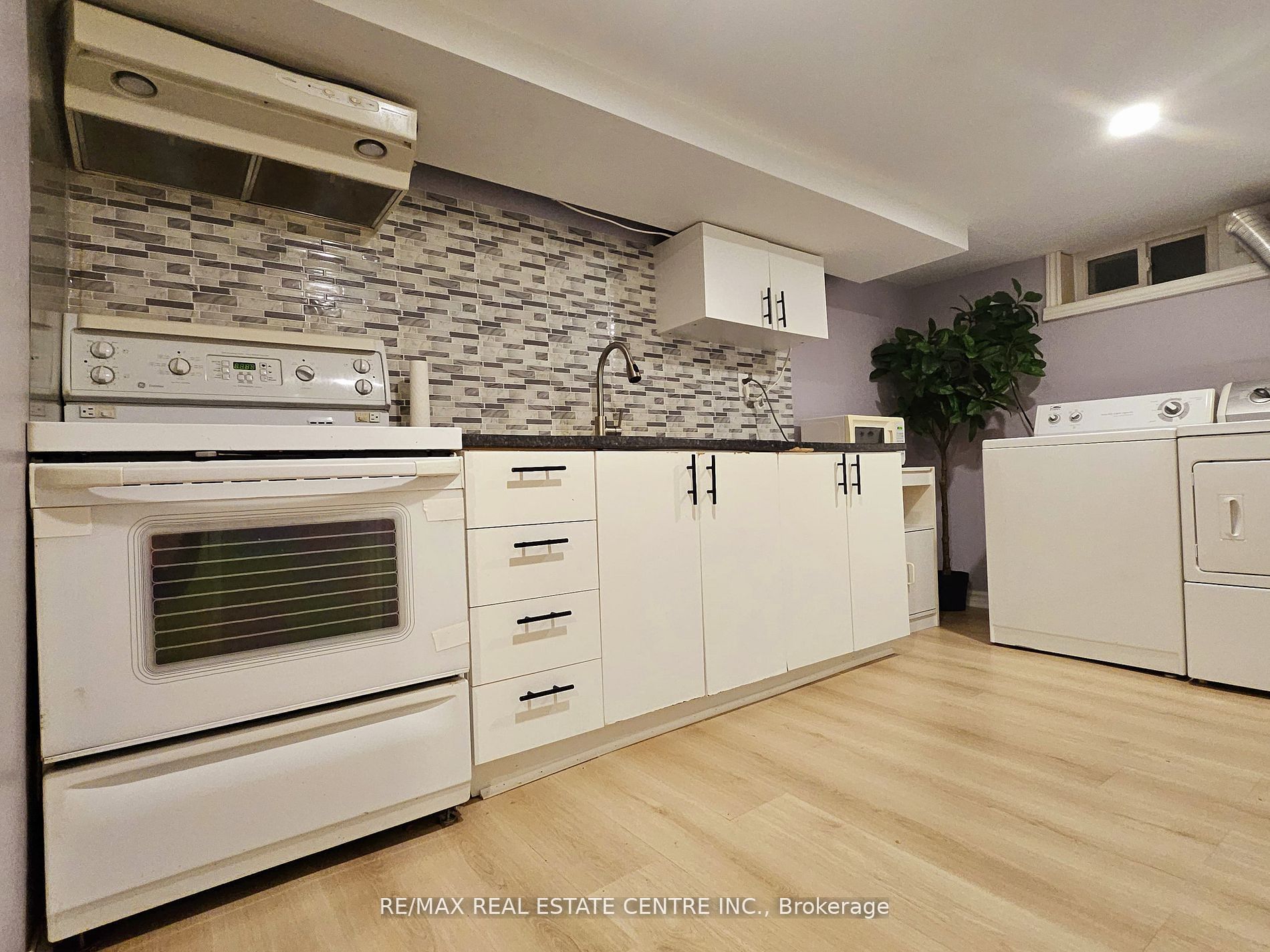 401 Elgin St Street E Property Photo 29