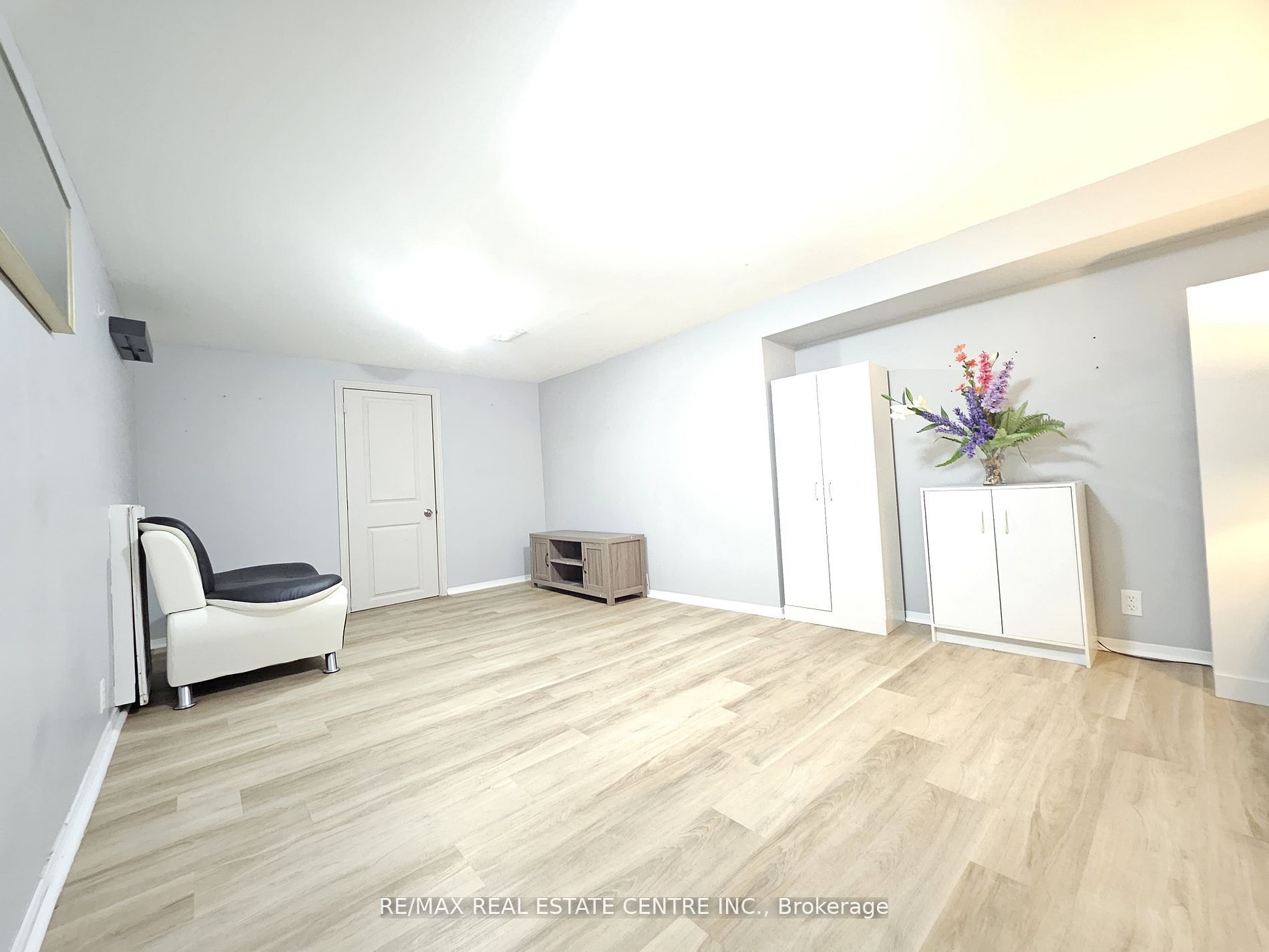 401 Elgin St Street E Property Photo 33