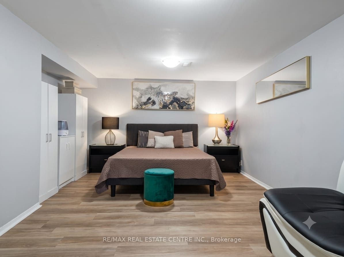 401 Elgin St Street E Property Photo 34