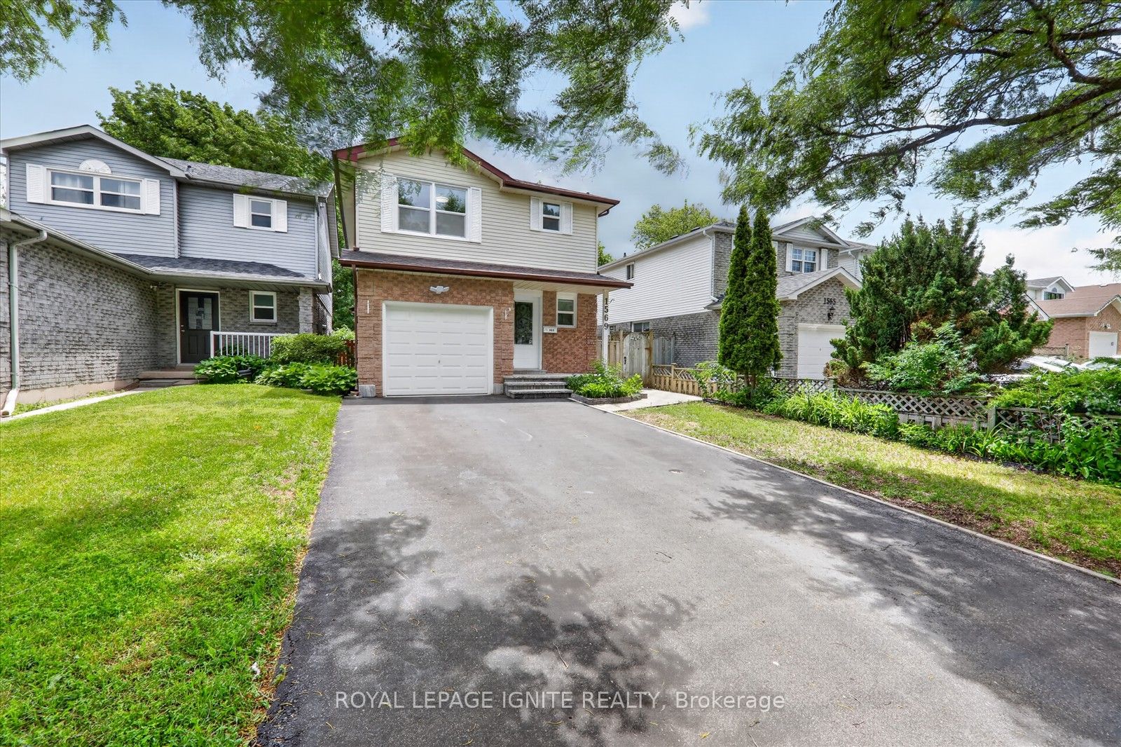 1569 Norwill Crescent Property Photo 1