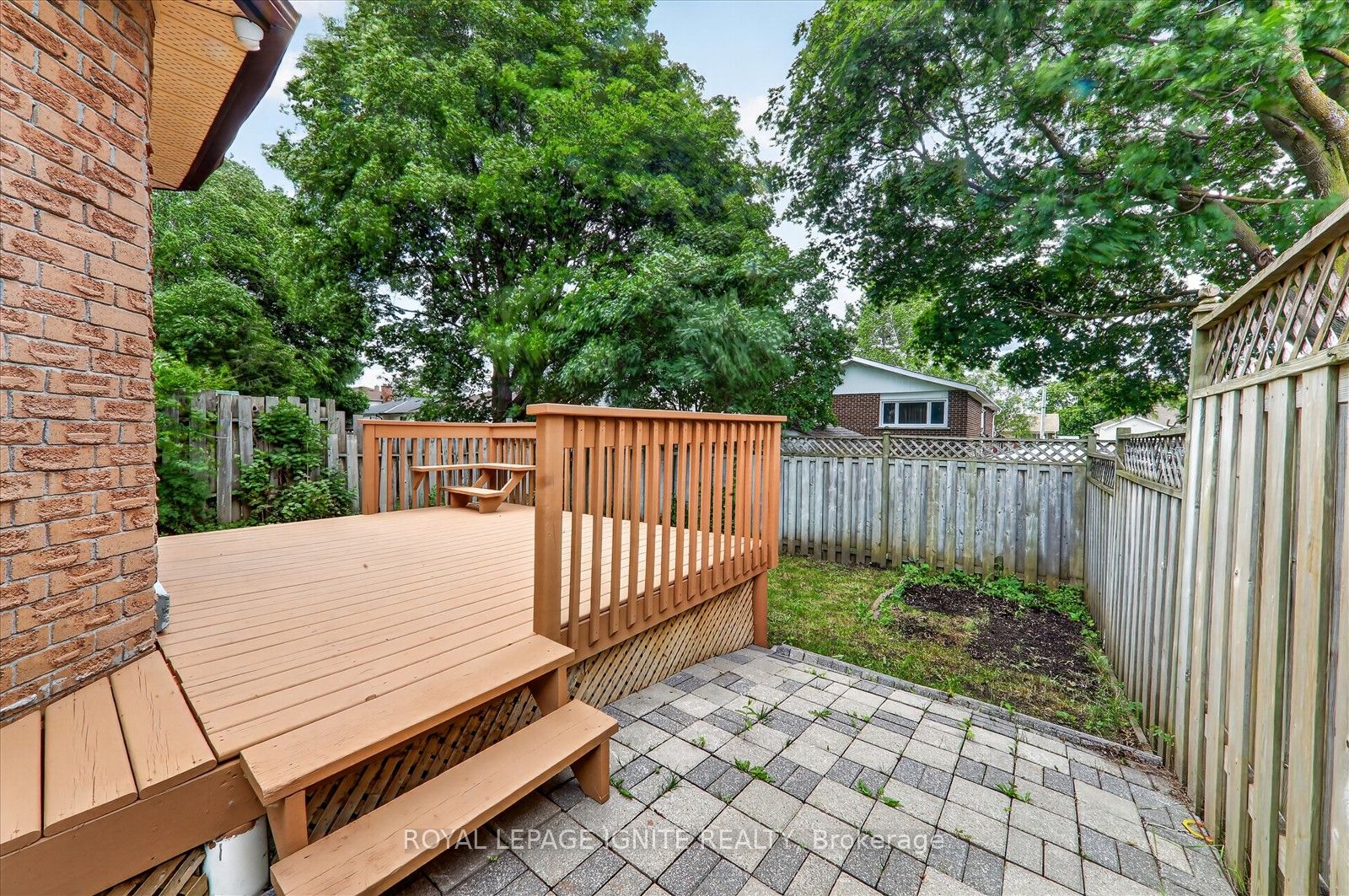 1569 Norwill Crescent Property Photo 6