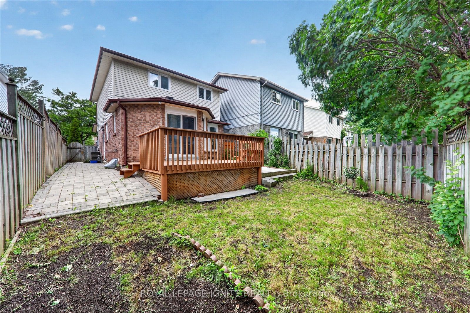 1569 Norwill Crescent Property Photo 7
