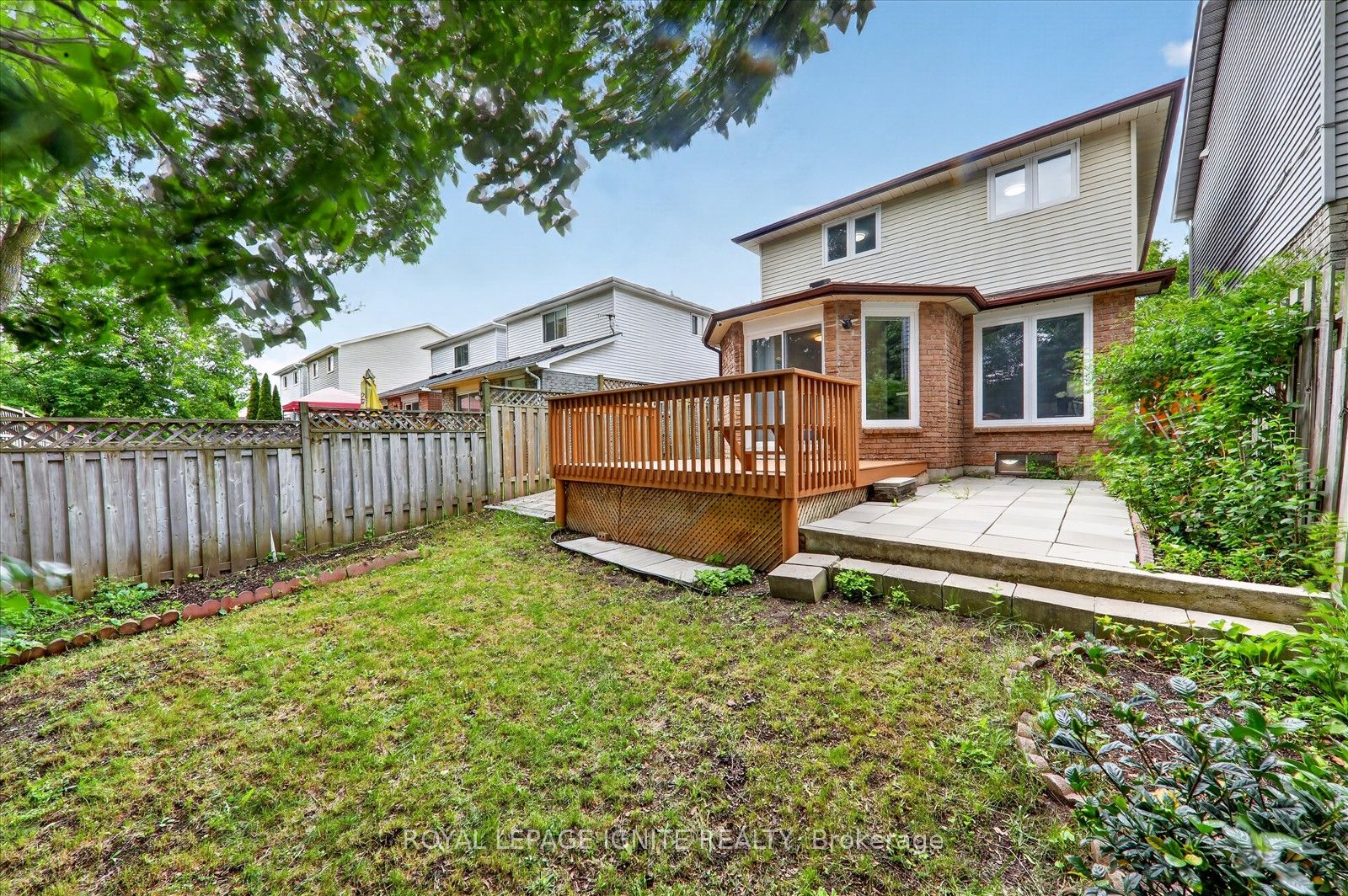 1569 Norwill Crescent Property Photo 8