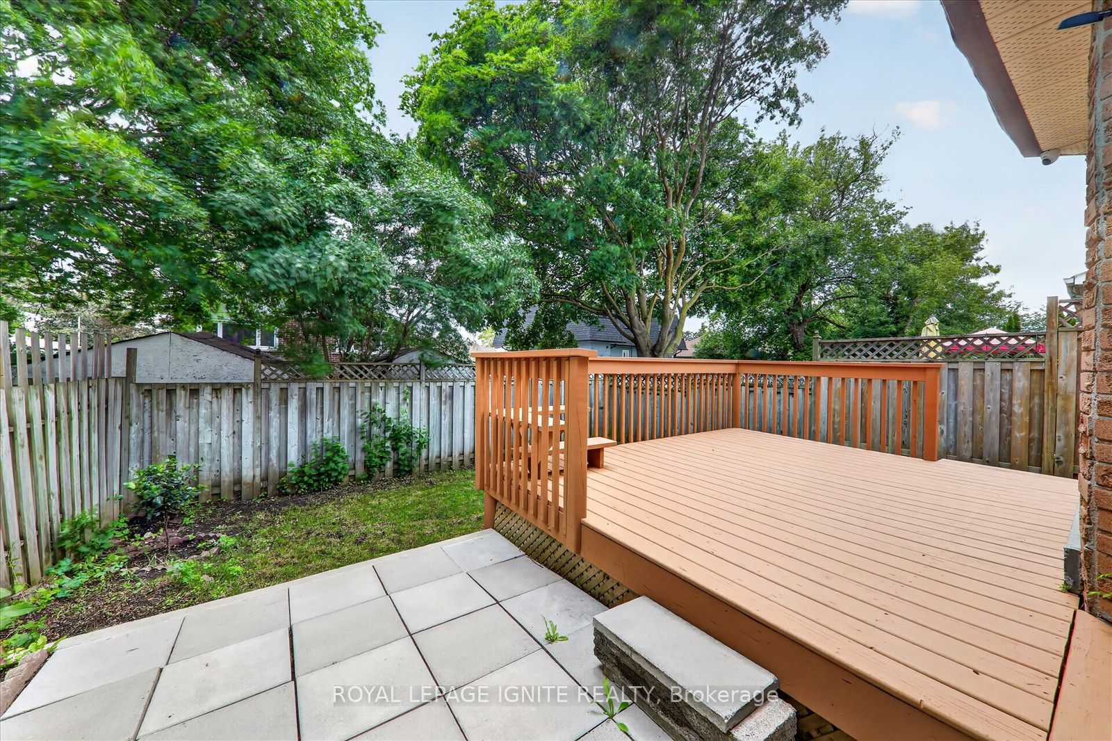 1569 Norwill Crescent Property Photo 9