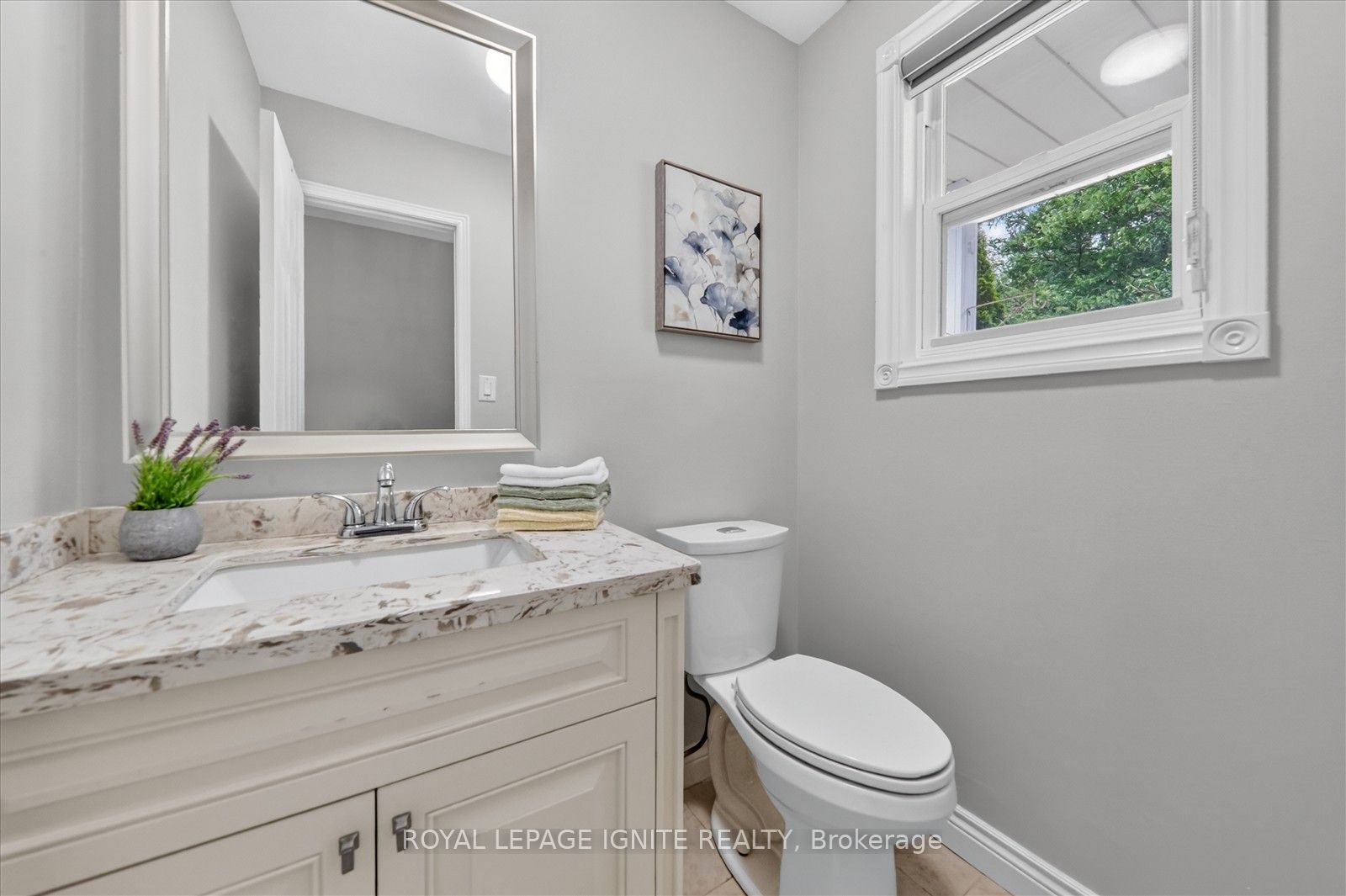 1569 Norwill Crescent Property Photo 11