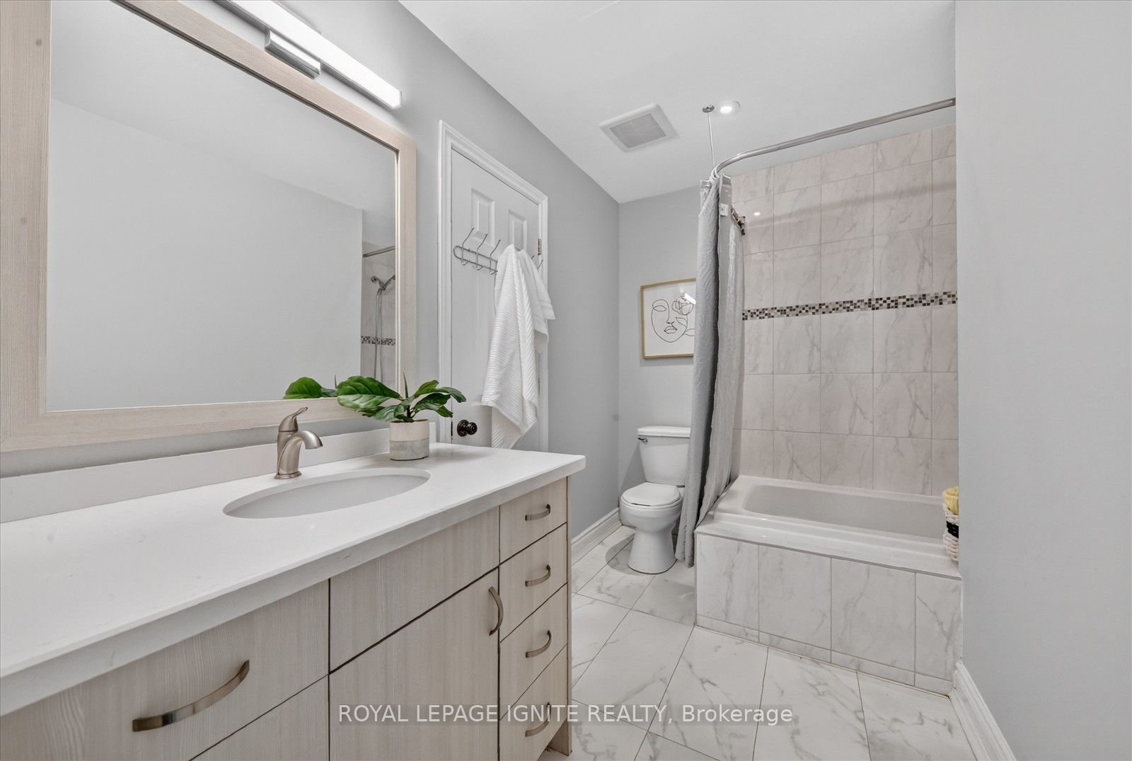 1569 Norwill Crescent Property Photo 25