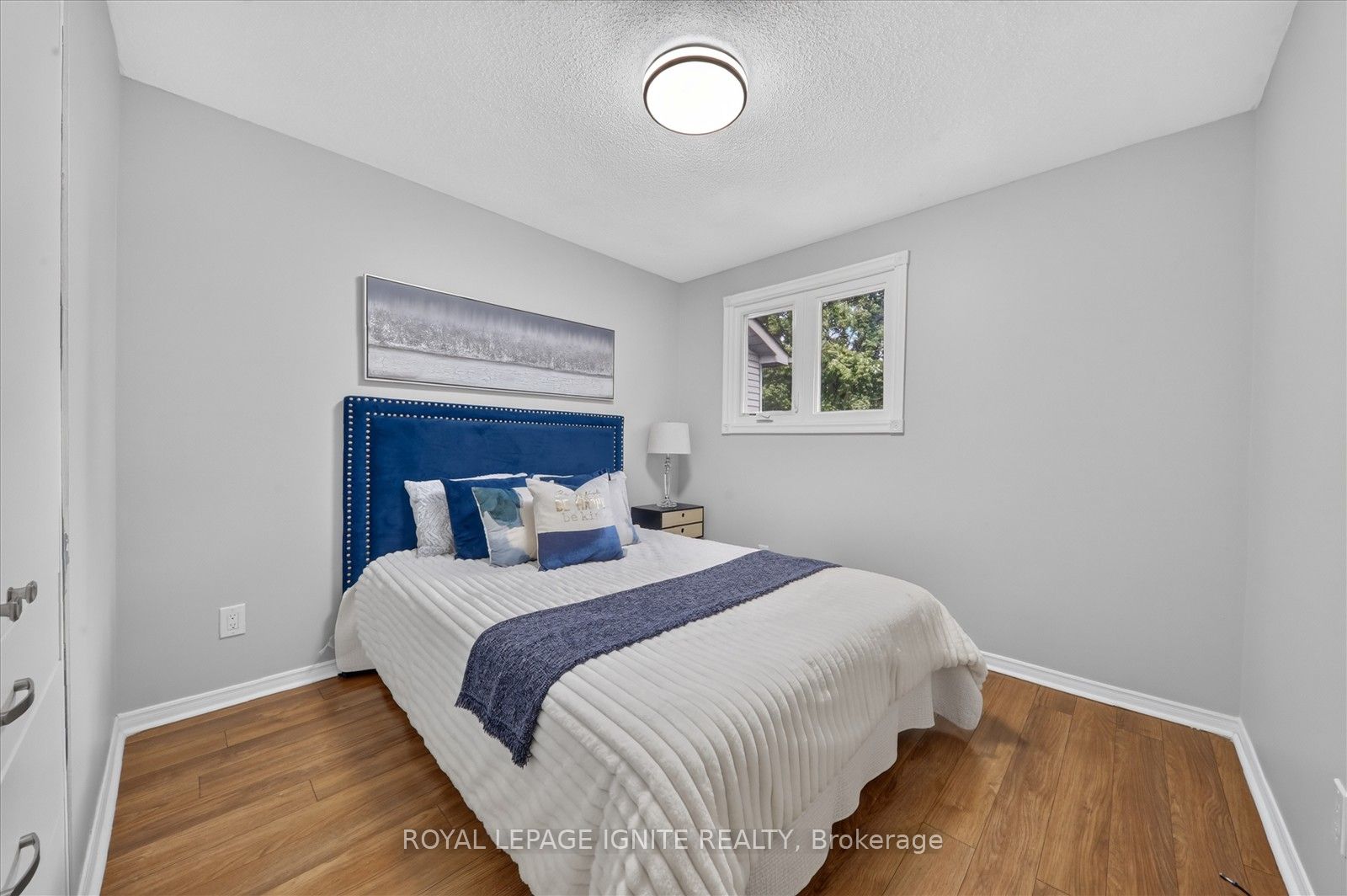 1569 Norwill Crescent Property Photo 29