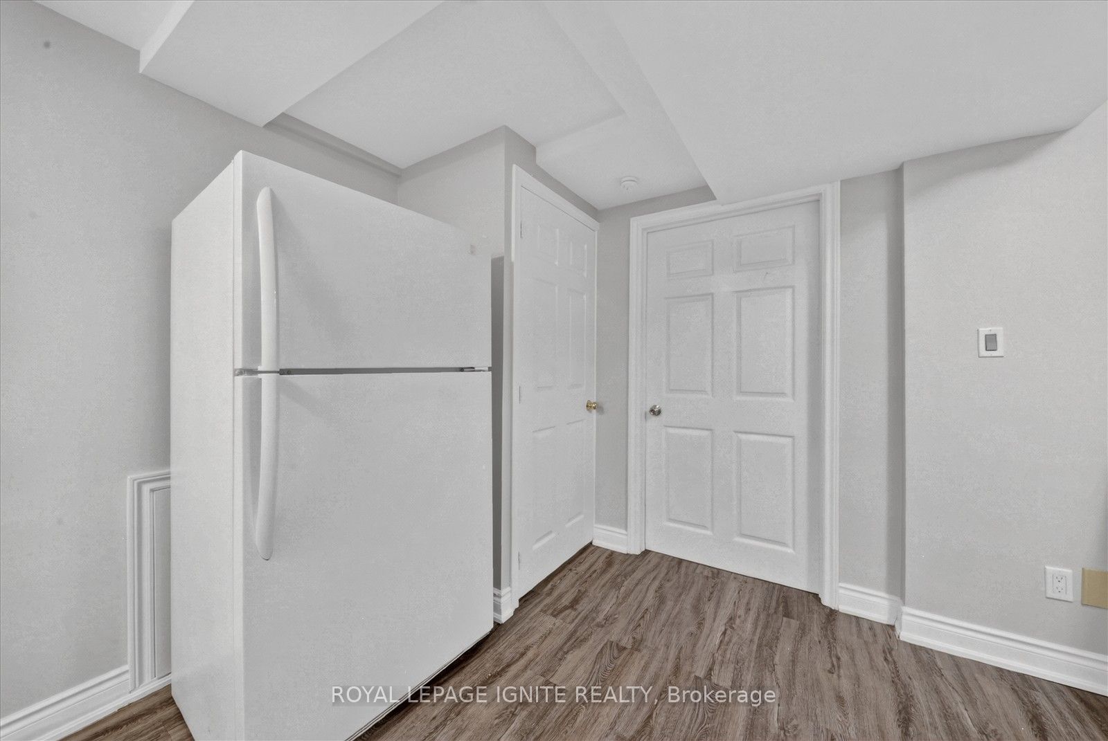 1569 Norwill Crescent Property Photo 36