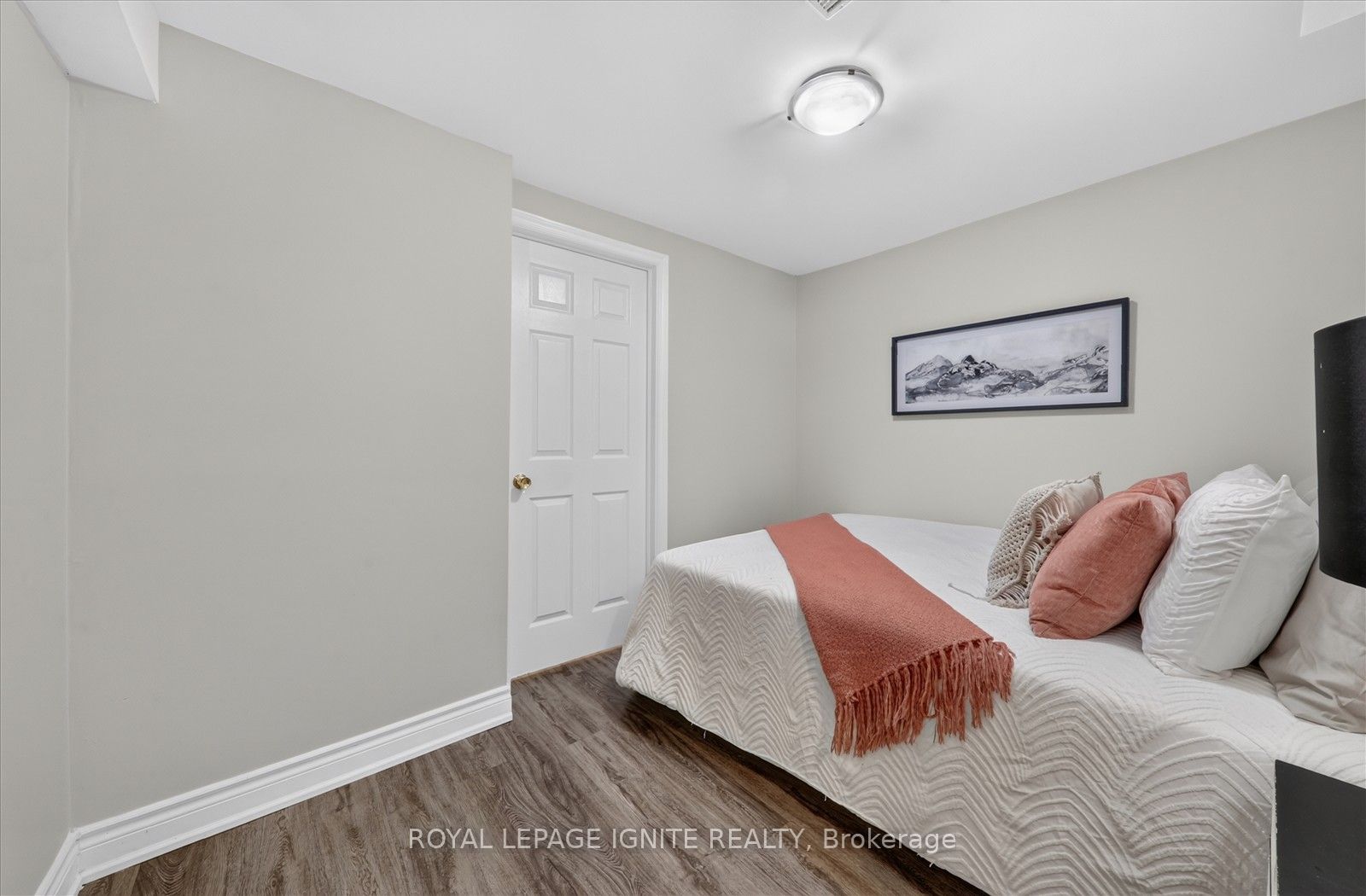 1569 Norwill Crescent Property Photo 39