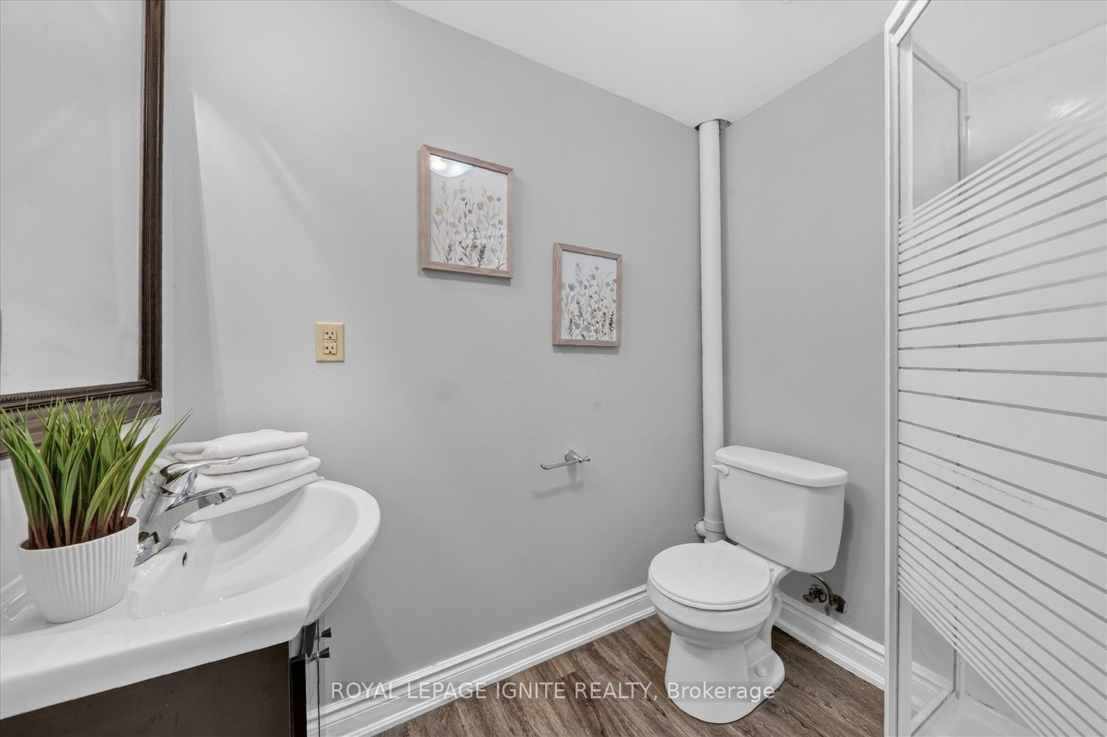 1569 Norwill Crescent Property Photo 41
