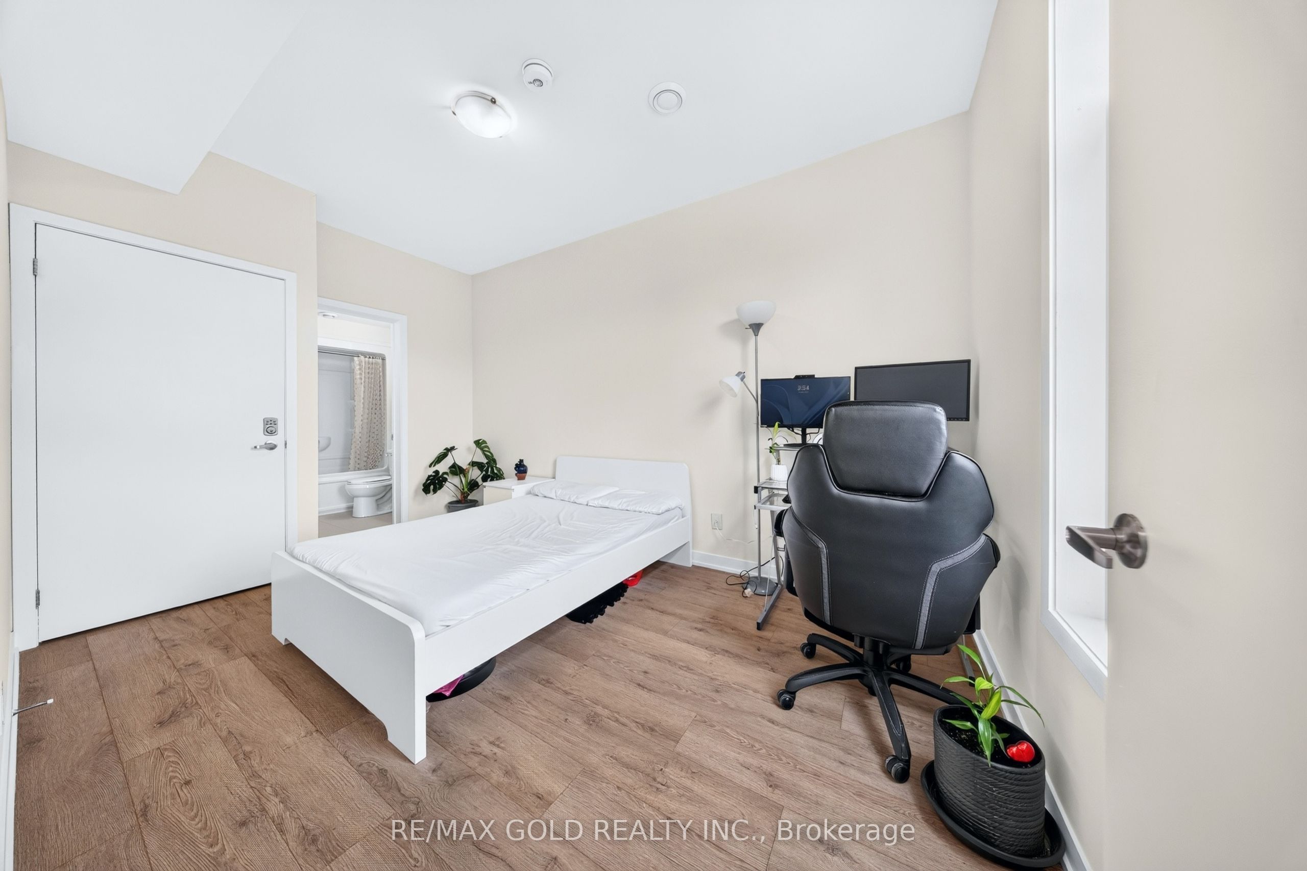 1780 Simcoe Street N 106 Property Photo 16