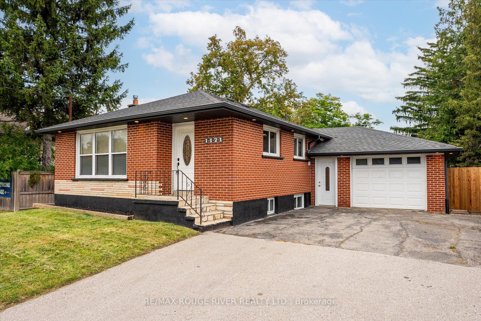 1121 Brock Street S Bsmt Property Photo 1