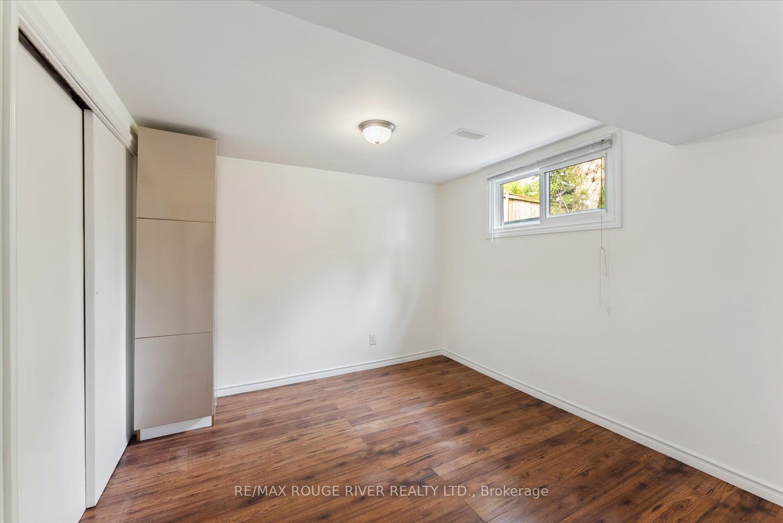 1121 Brock Street S Bsmt Property Photo 8