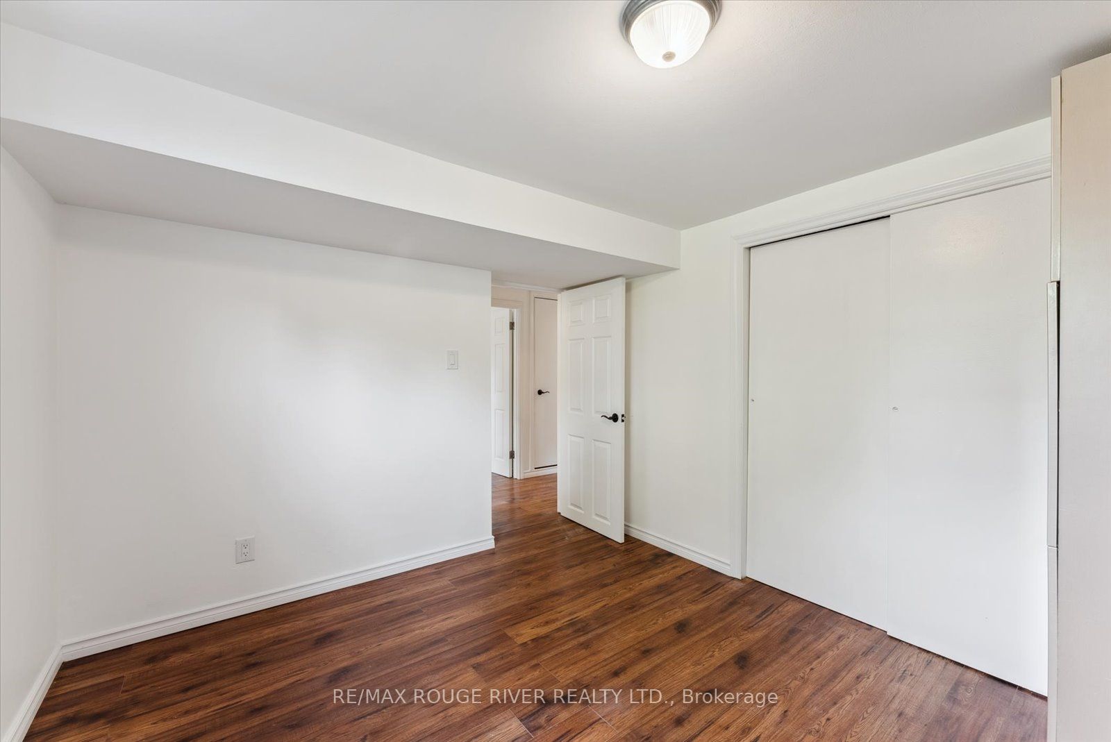 1121 Brock Street S Bsmt Property Photo 9