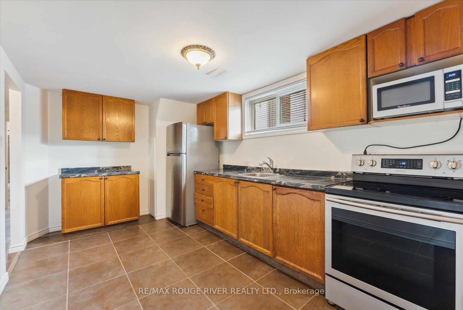1121 Brock Street S Bsmt Property Photo 12